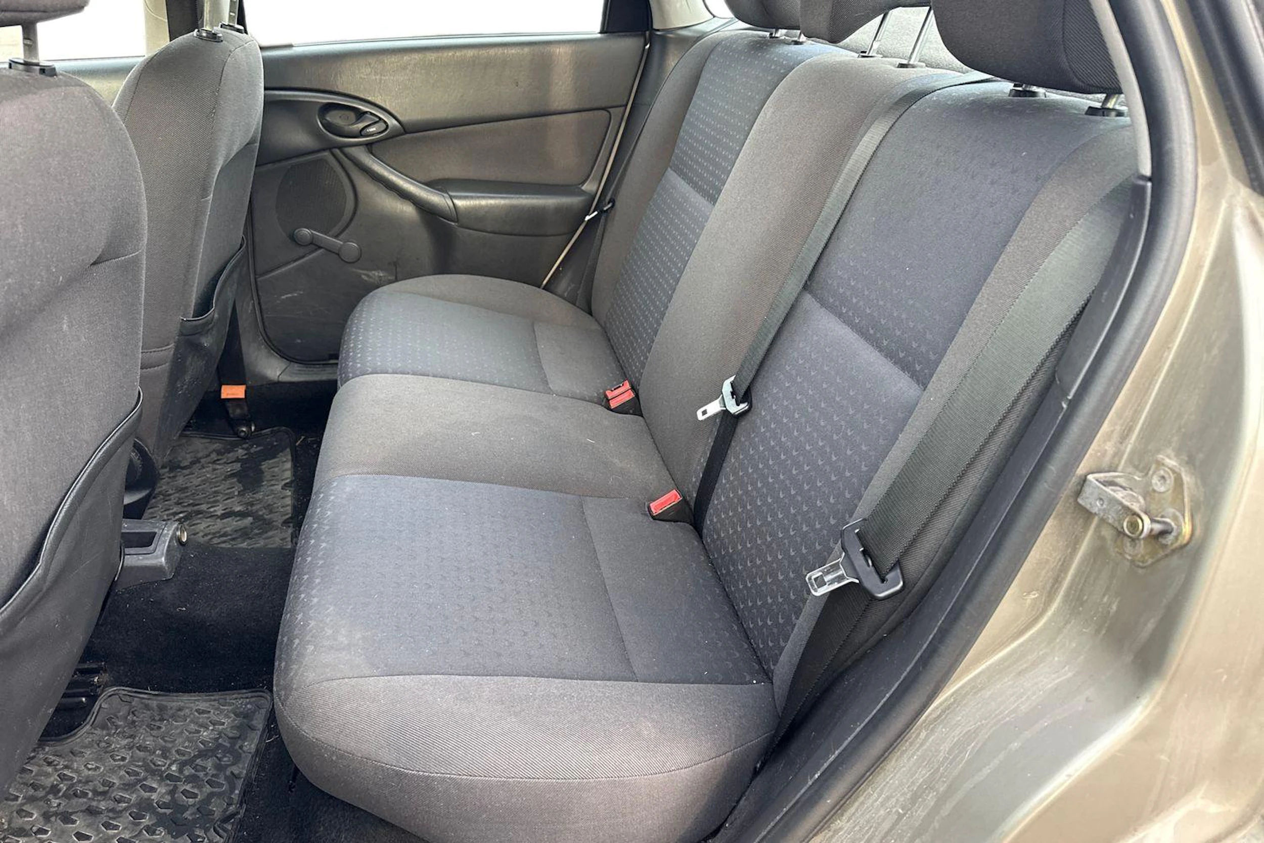 Ruskea (beige) Ford FOCUS 2004 kuva 8.