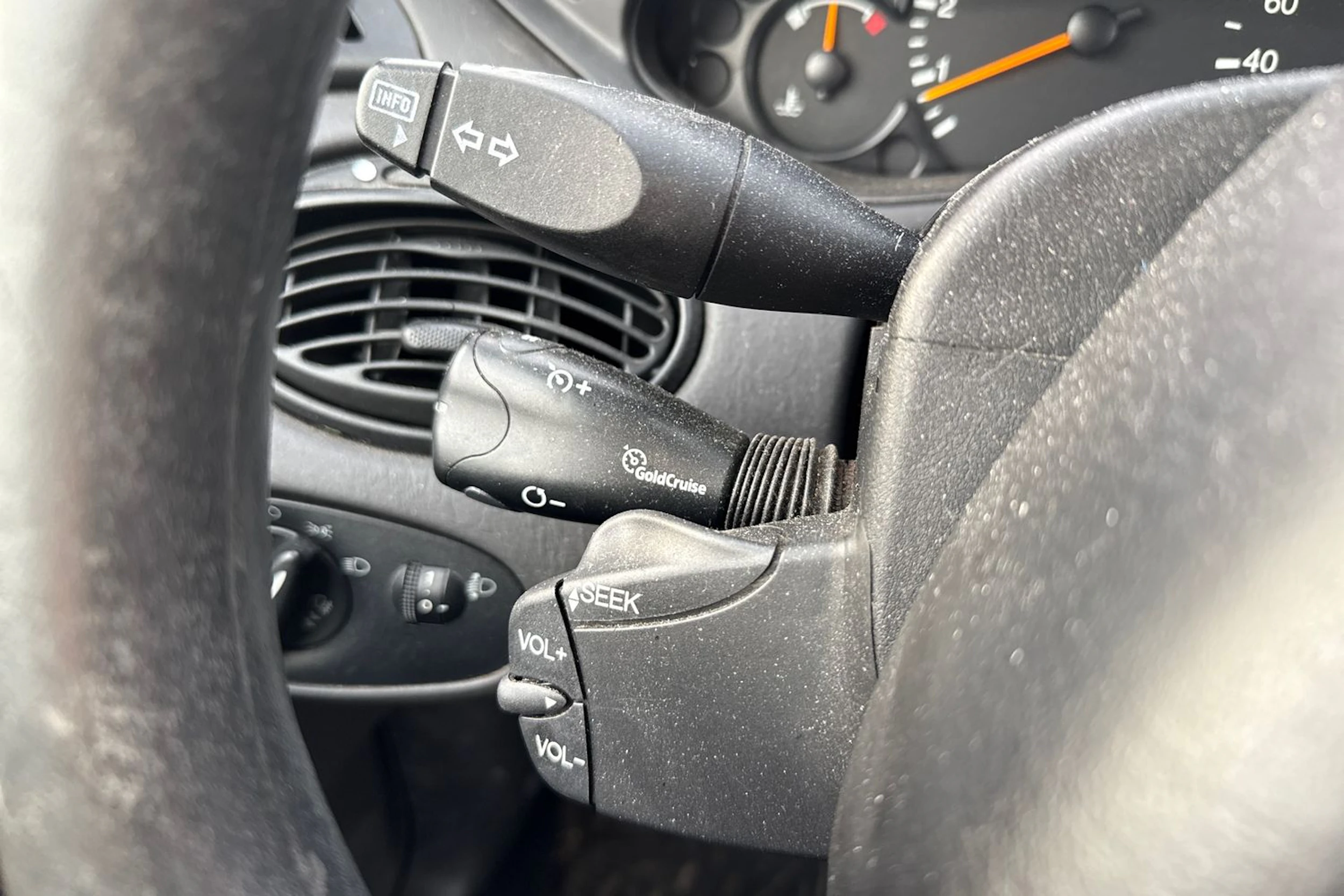 Ruskea (beige) Ford FOCUS 2004 kuva 12.