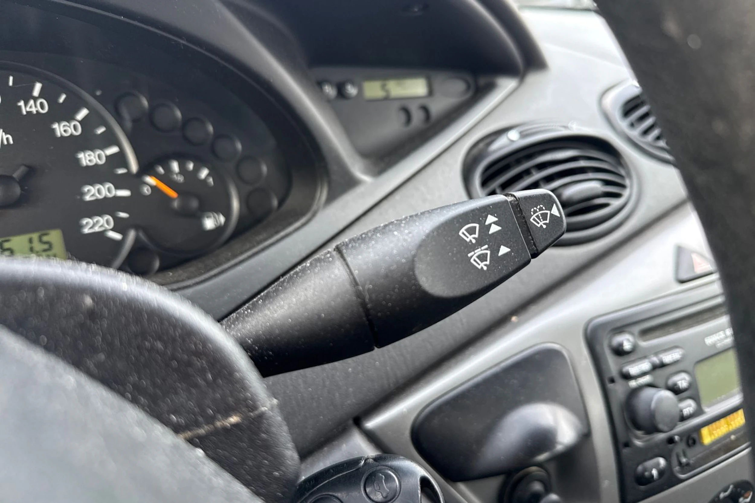 Ruskea (beige) Ford FOCUS 2004 kuva 13.