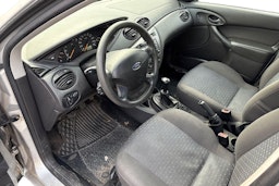 harmaa Ford Focus 2004 kuva 6.