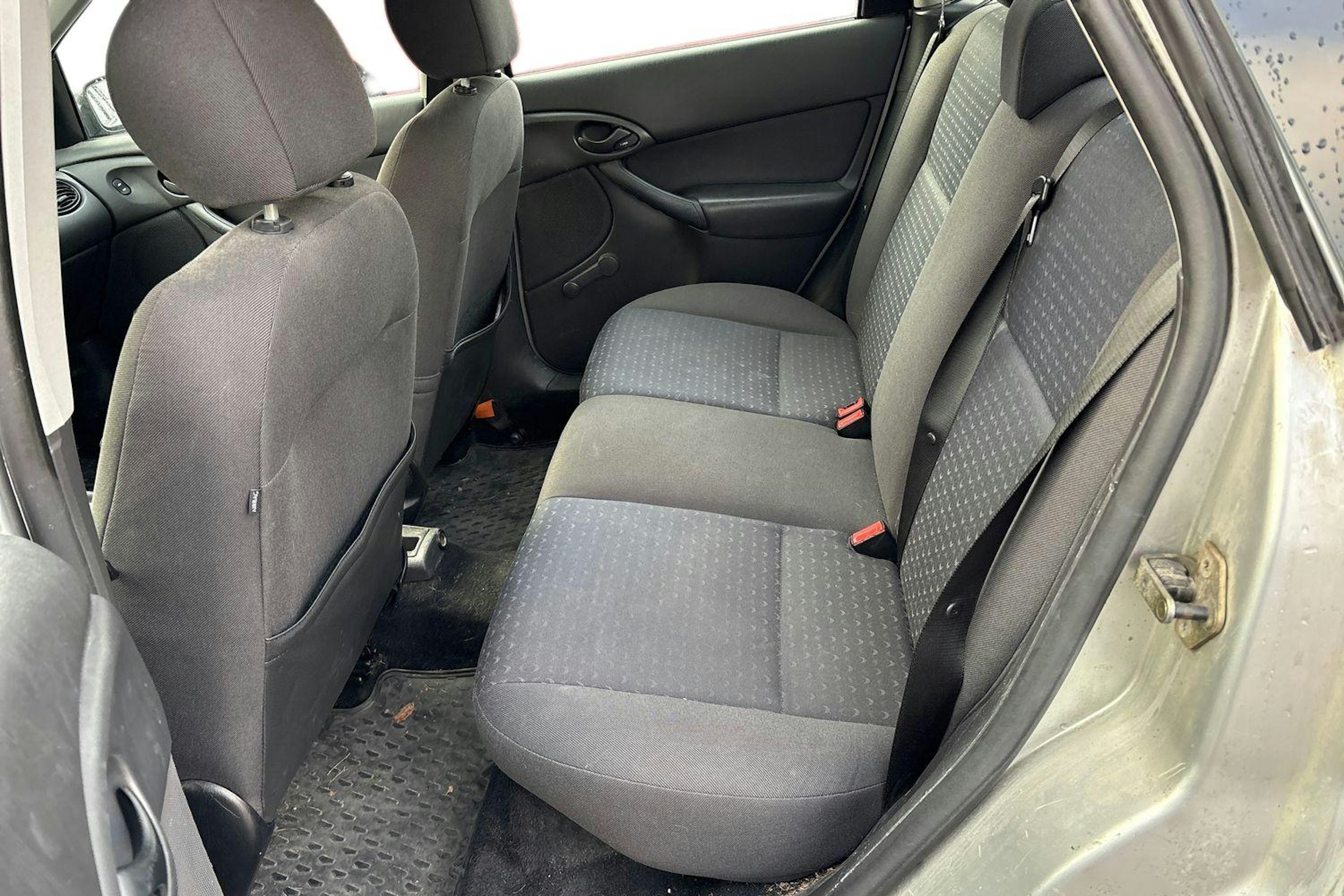 harmaa Ford Focus 2004 kuva 8.