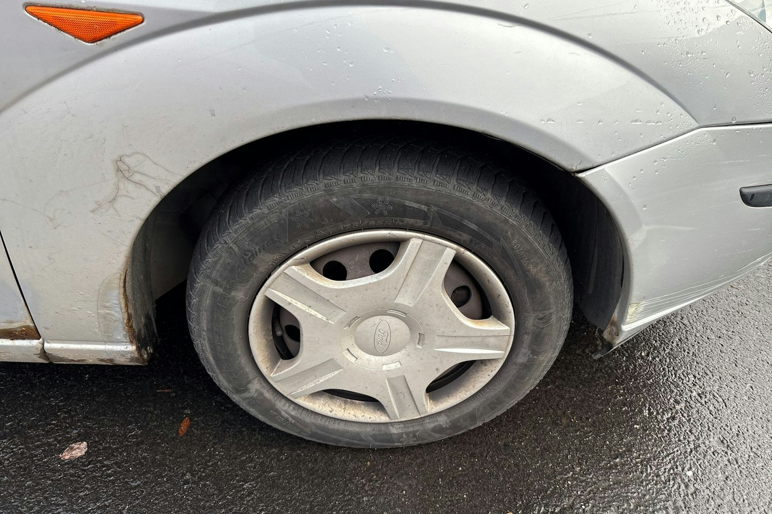 harmaa Ford Focus 2004 kuva 21.