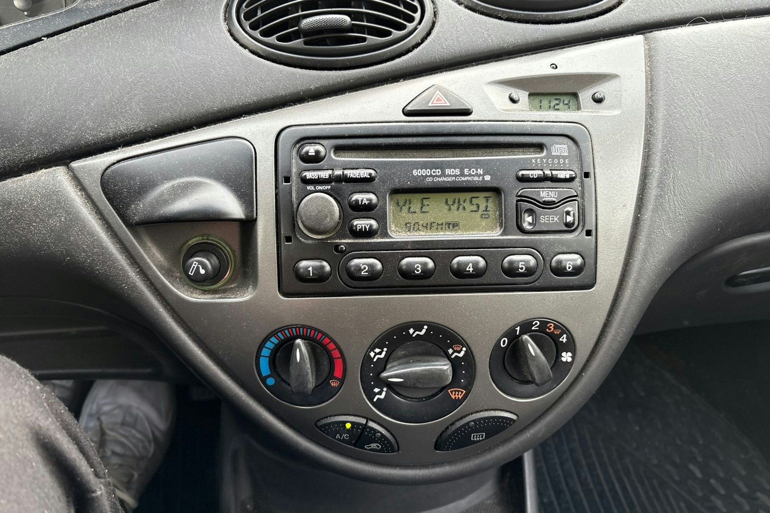 harmaa Ford Focus 2004 kuva 23.