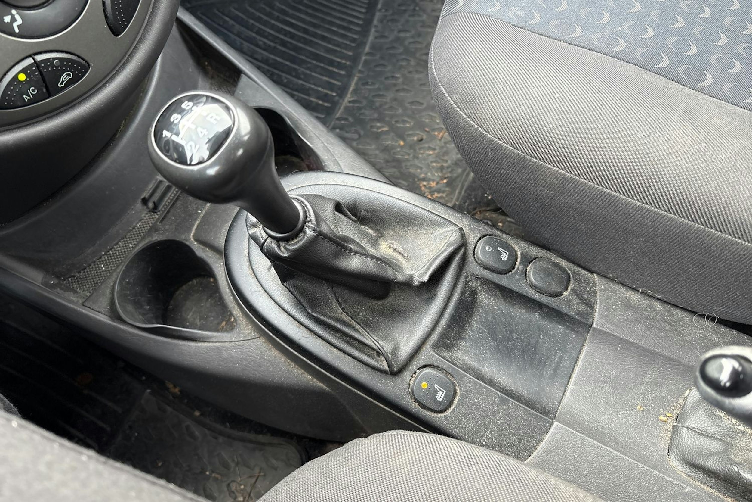 harmaa Ford Focus 2004 kuva 24.