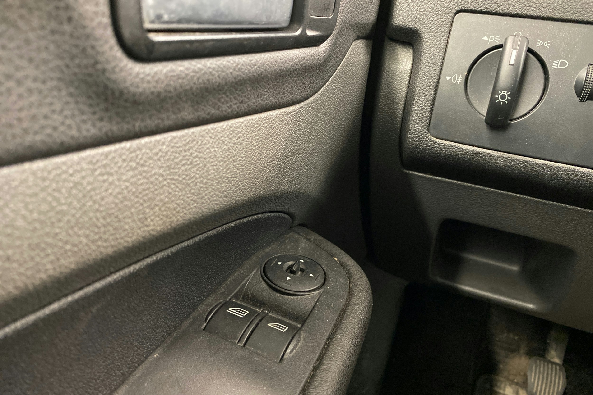 Vihreä Ford FOCUS 2004 kuva 15.