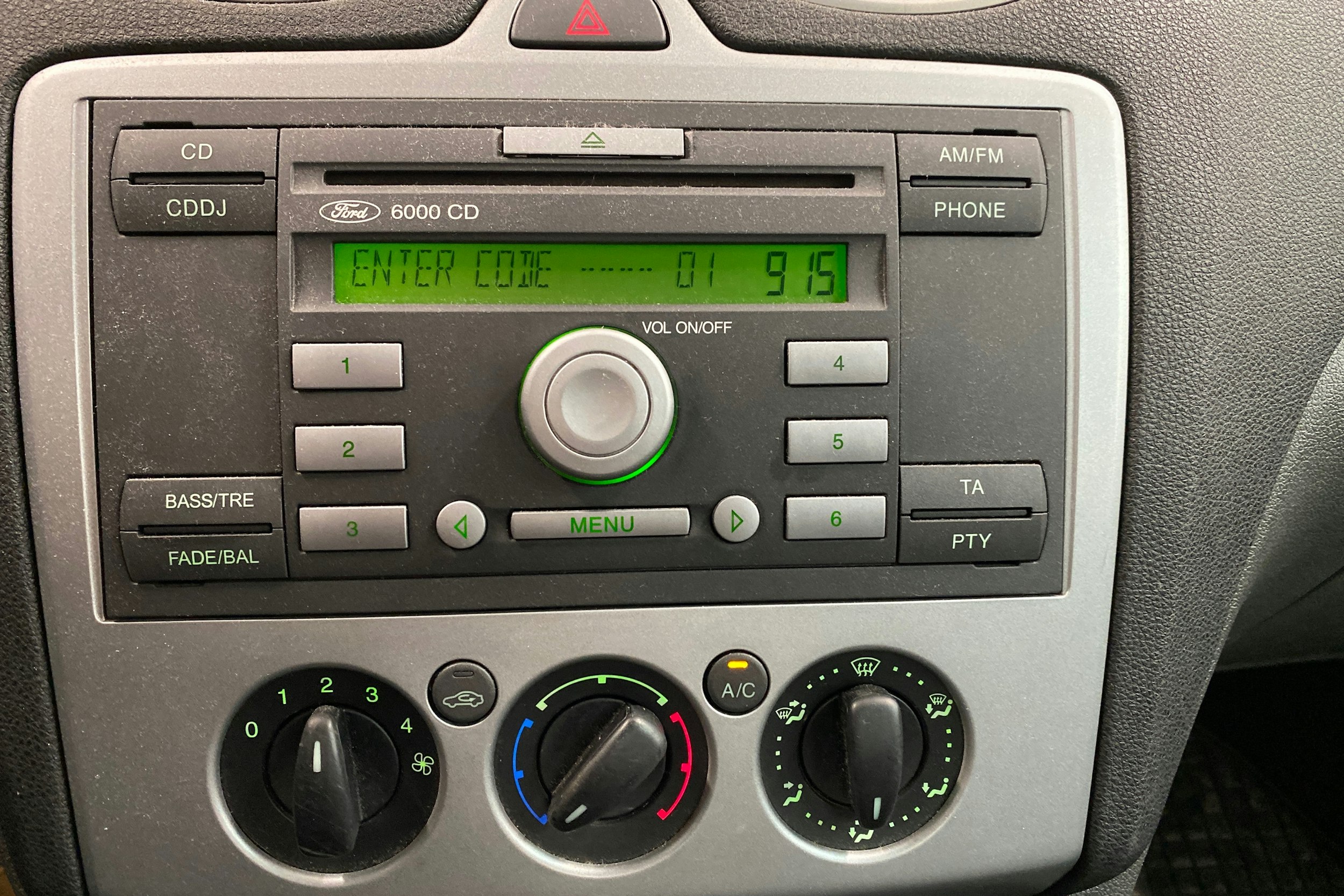 Vihreä Ford FOCUS 2004 kuva 16.