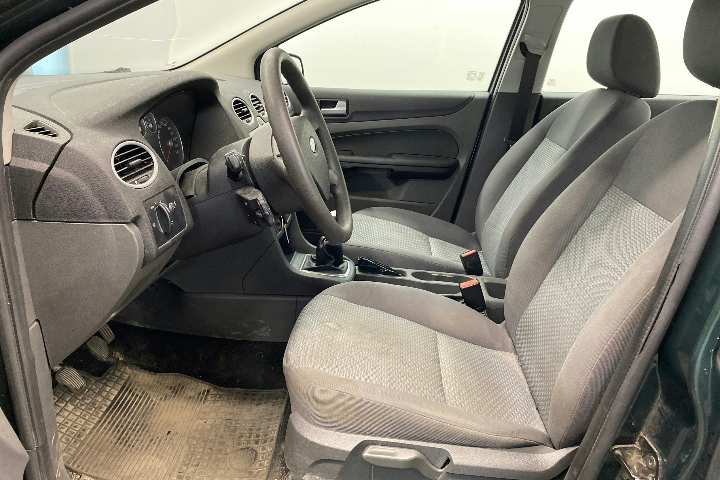Vihreä Ford FOCUS 2004 kuva 19.