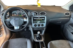 Harmaa Ford FOCUS 2006 kuva 7.