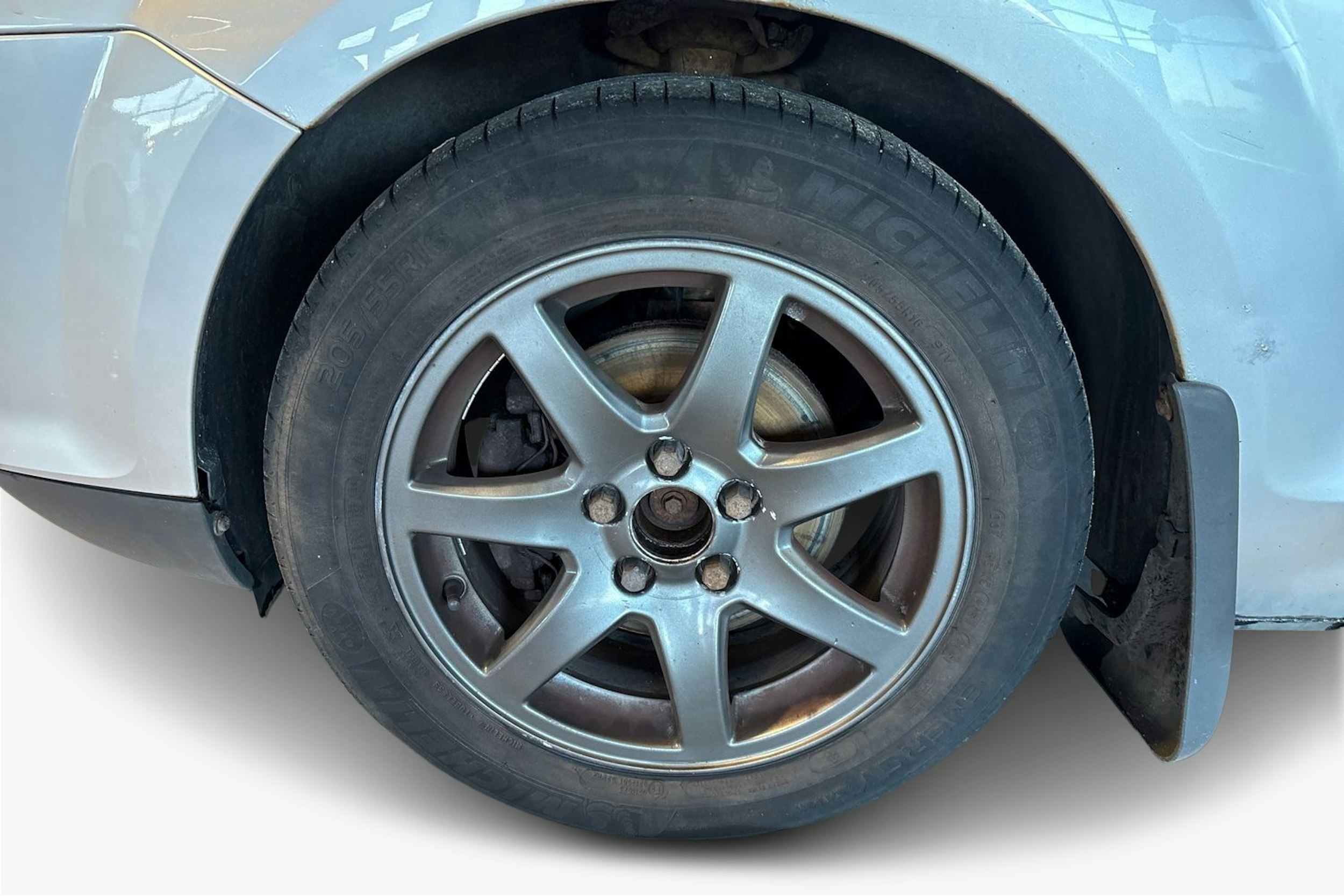 Harmaa Ford FOCUS 2006 kuva 9.