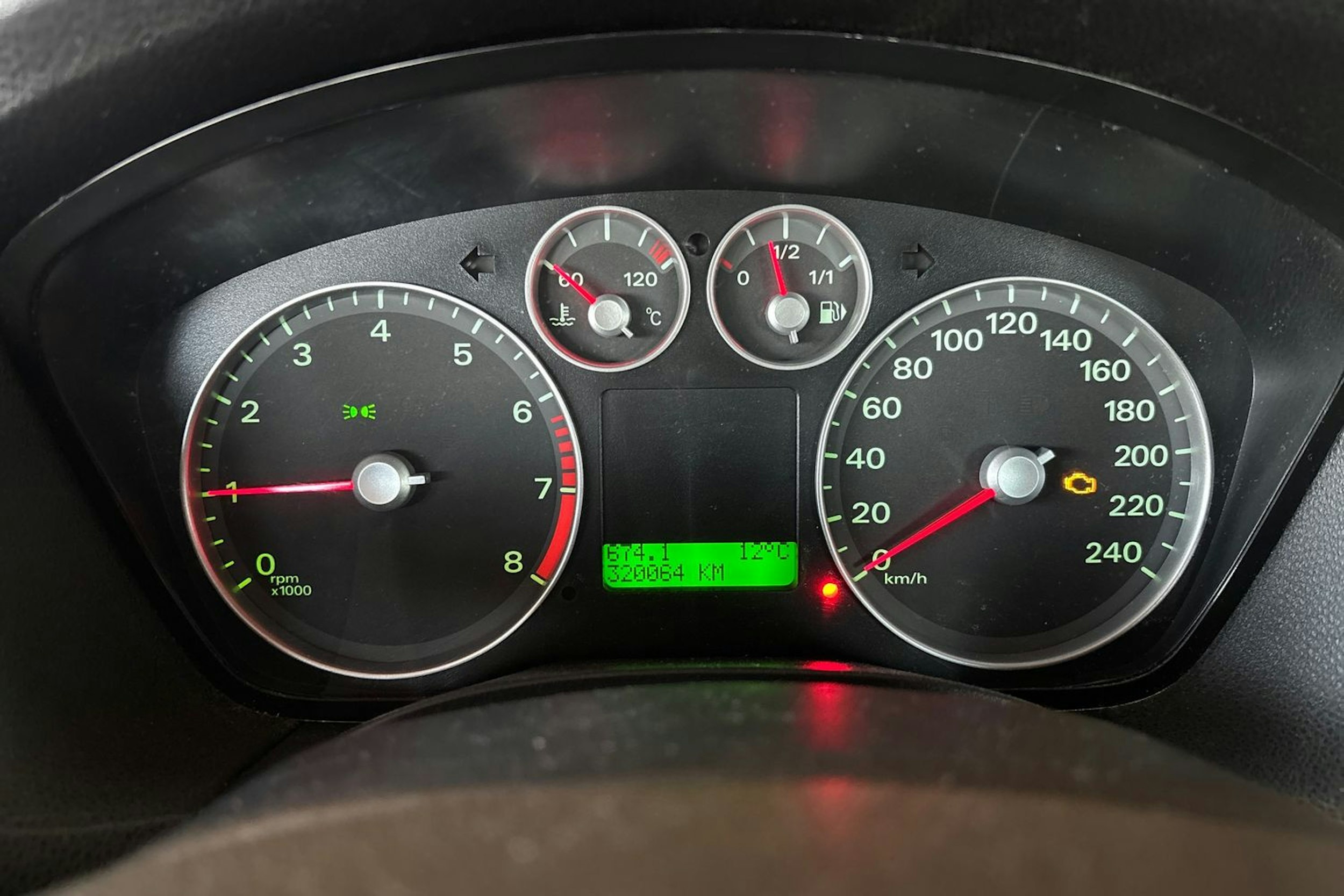 Harmaa Ford FOCUS 2006 kuva 11.