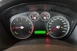 Harmaa Ford FOCUS 2006 kuva 11.