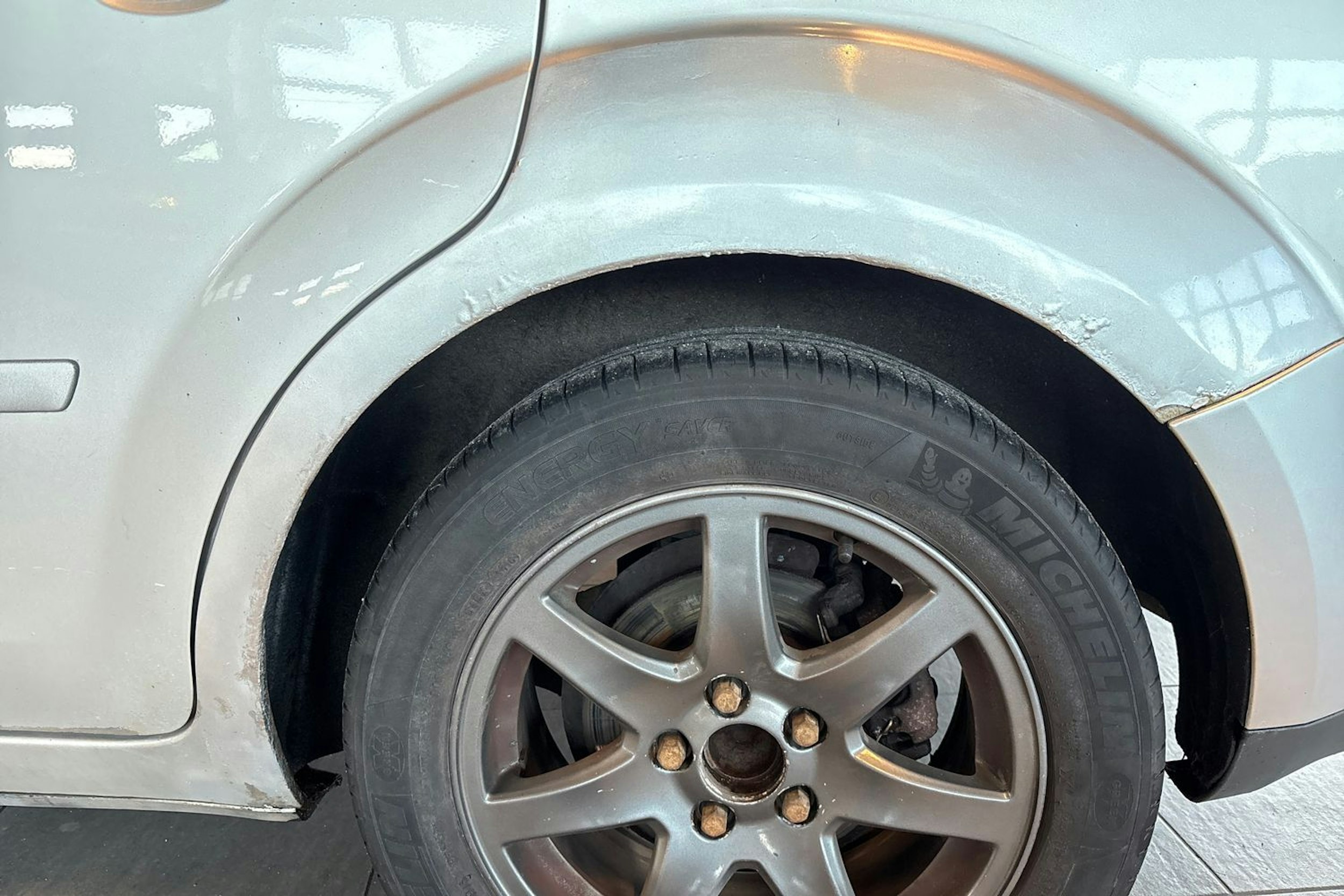 Harmaa Ford FOCUS 2006 kuva 13.