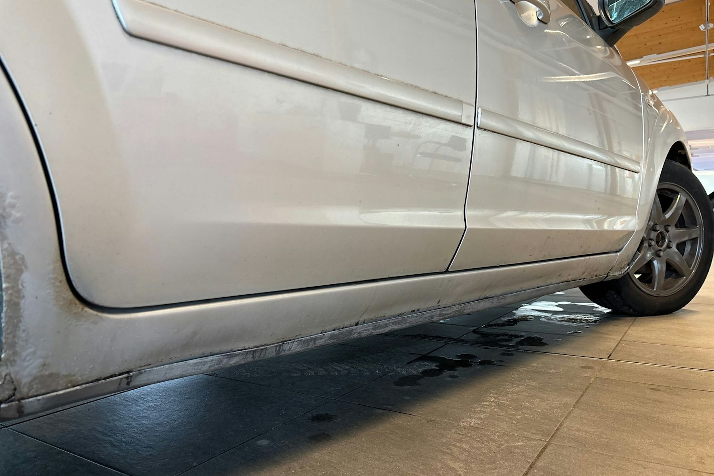 Harmaa Ford FOCUS 2006 kuva 16.