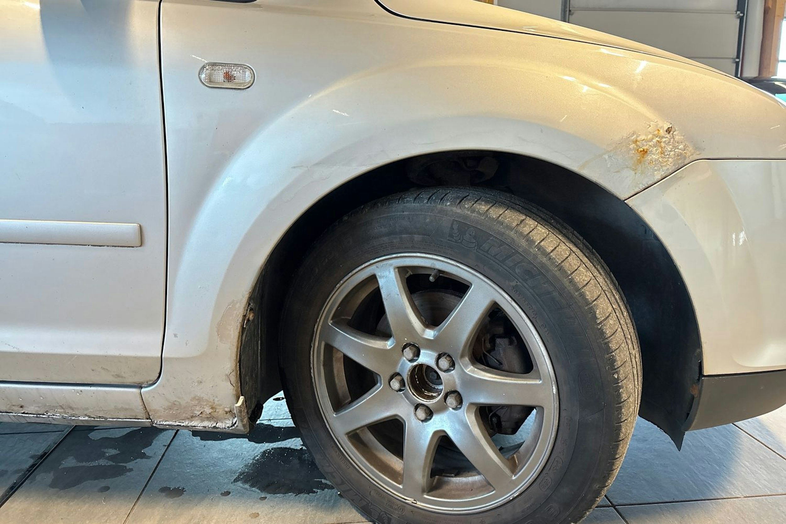 Harmaa Ford FOCUS 2006 kuva 17.