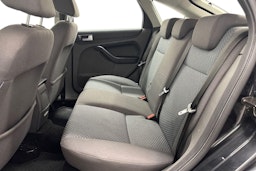 musta Ford Focus 2006 kuva 8.