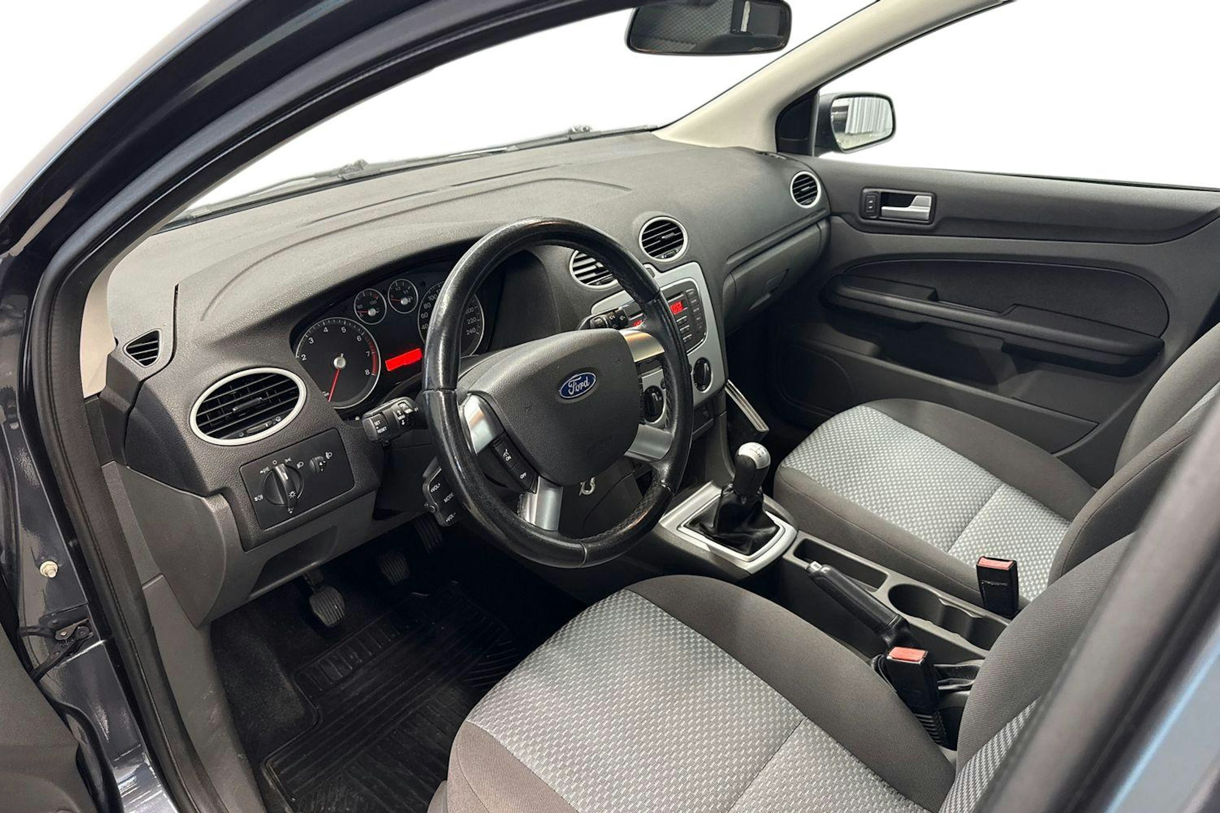 harmaa Ford Focus 2007 kuva 7.