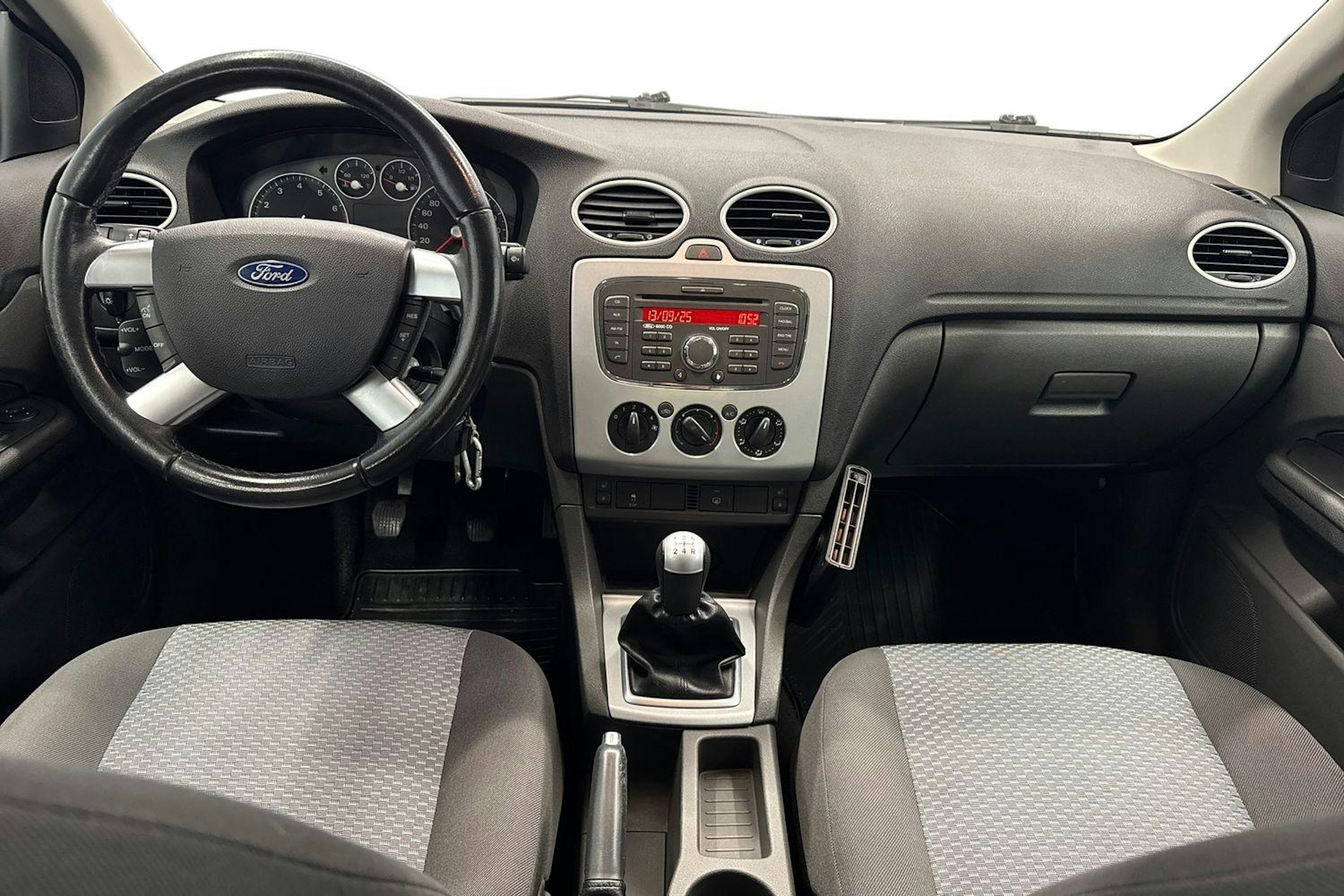 harmaa Ford Focus 2007 kuva 9.