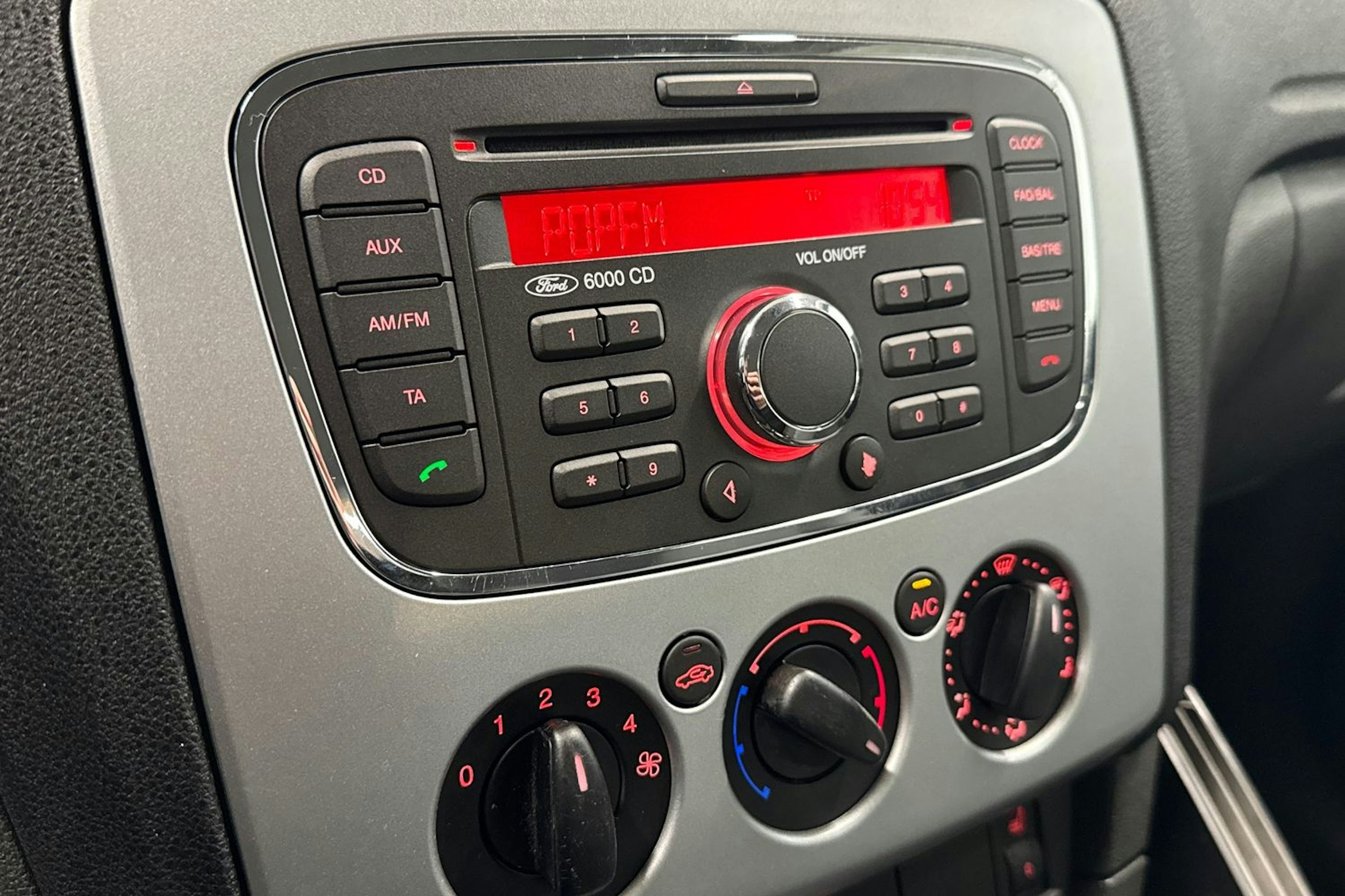 harmaa Ford Focus 2007 kuva 16.