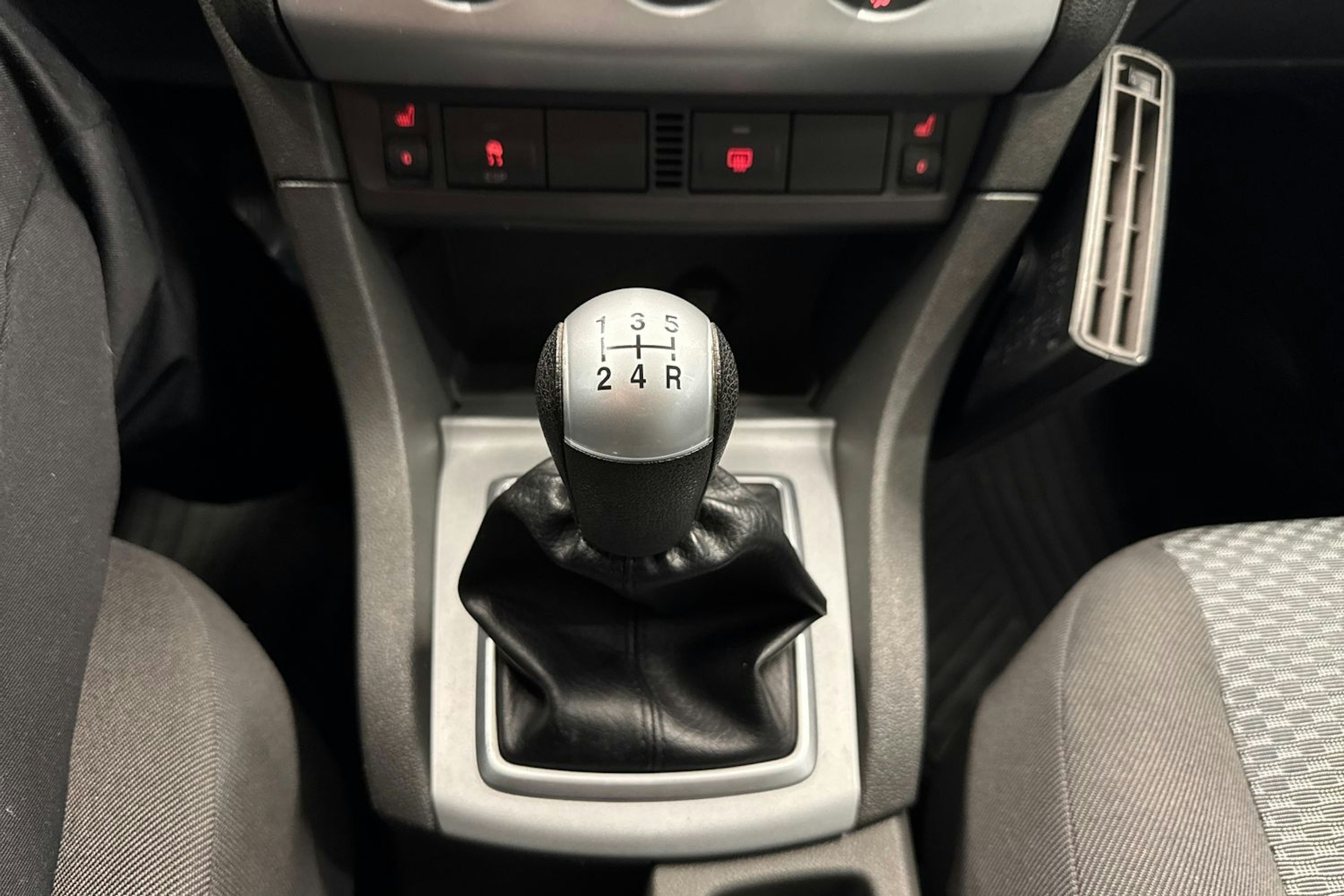 harmaa Ford Focus 2007 kuva 17.