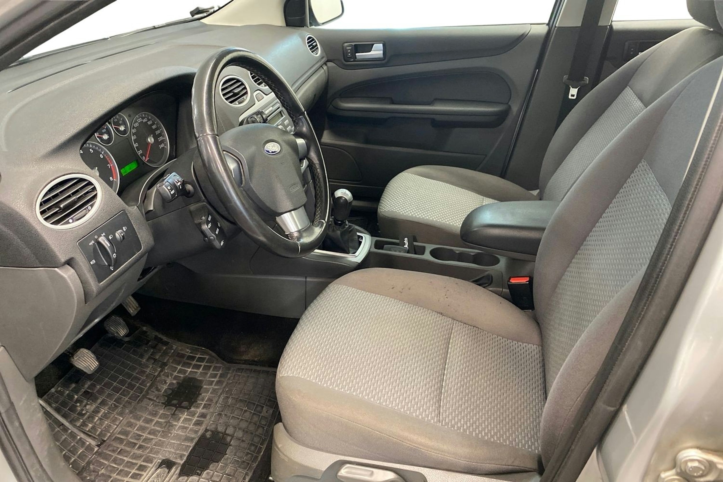 harmaa Ford Focus 2007 kuva 7.