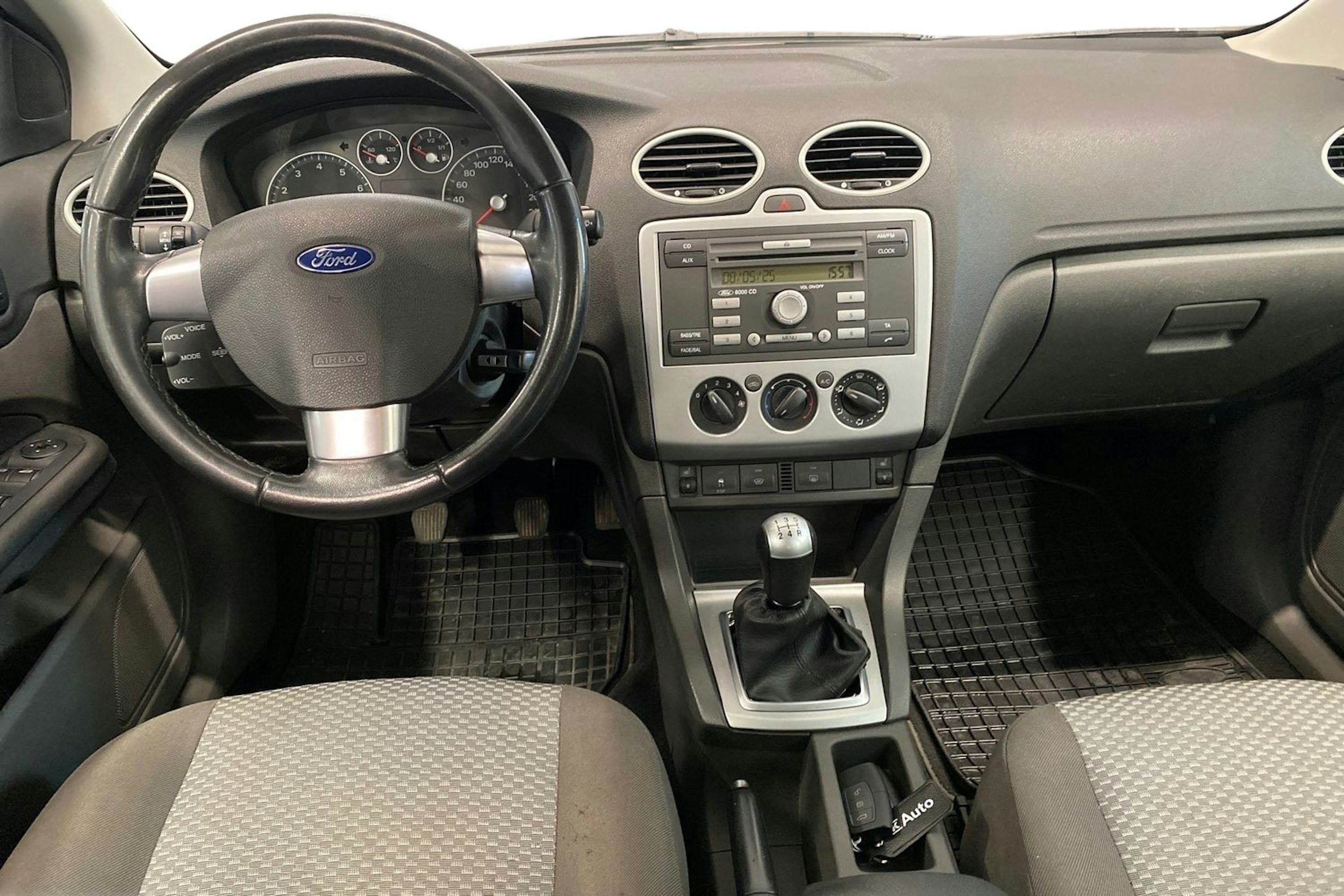 harmaa Ford Focus 2007 kuva 9.