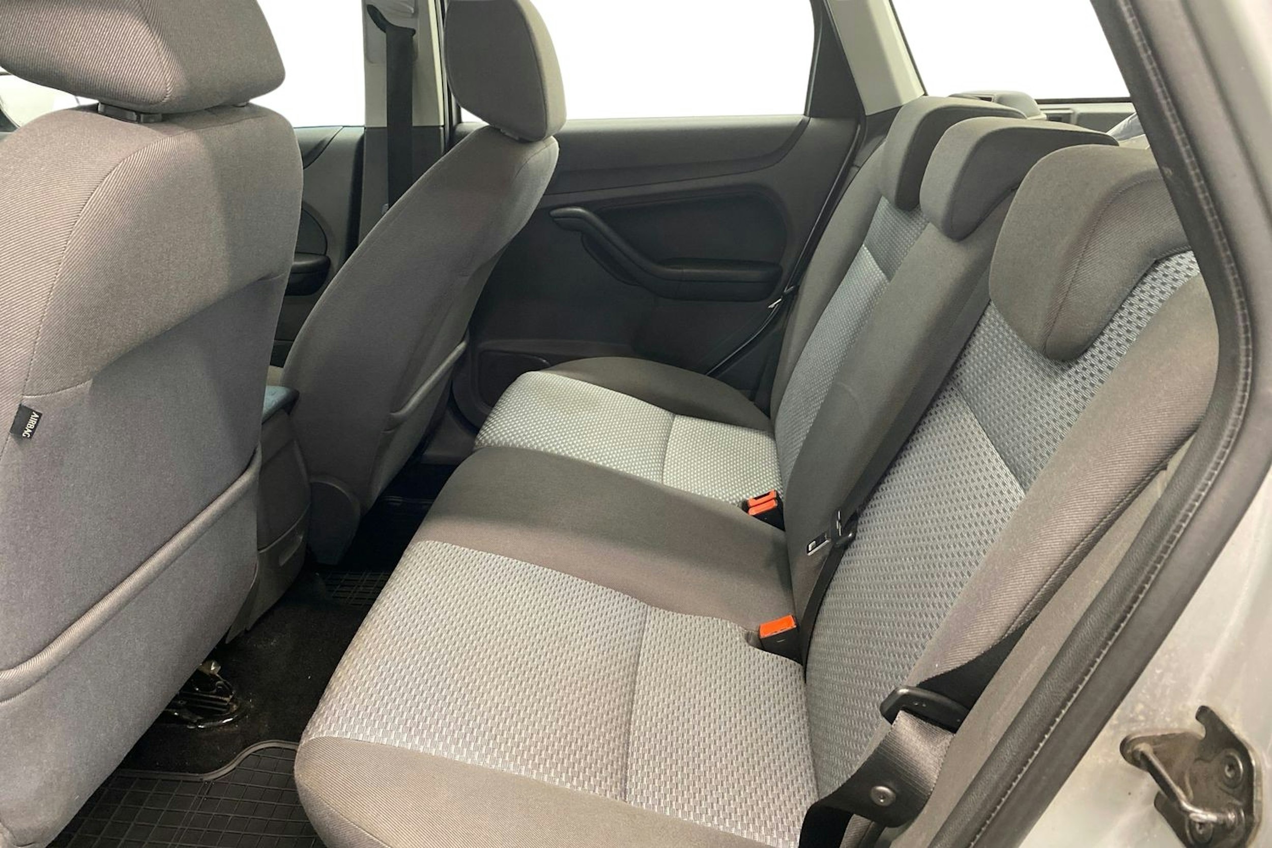 harmaa Ford Focus 2007 kuva 10.