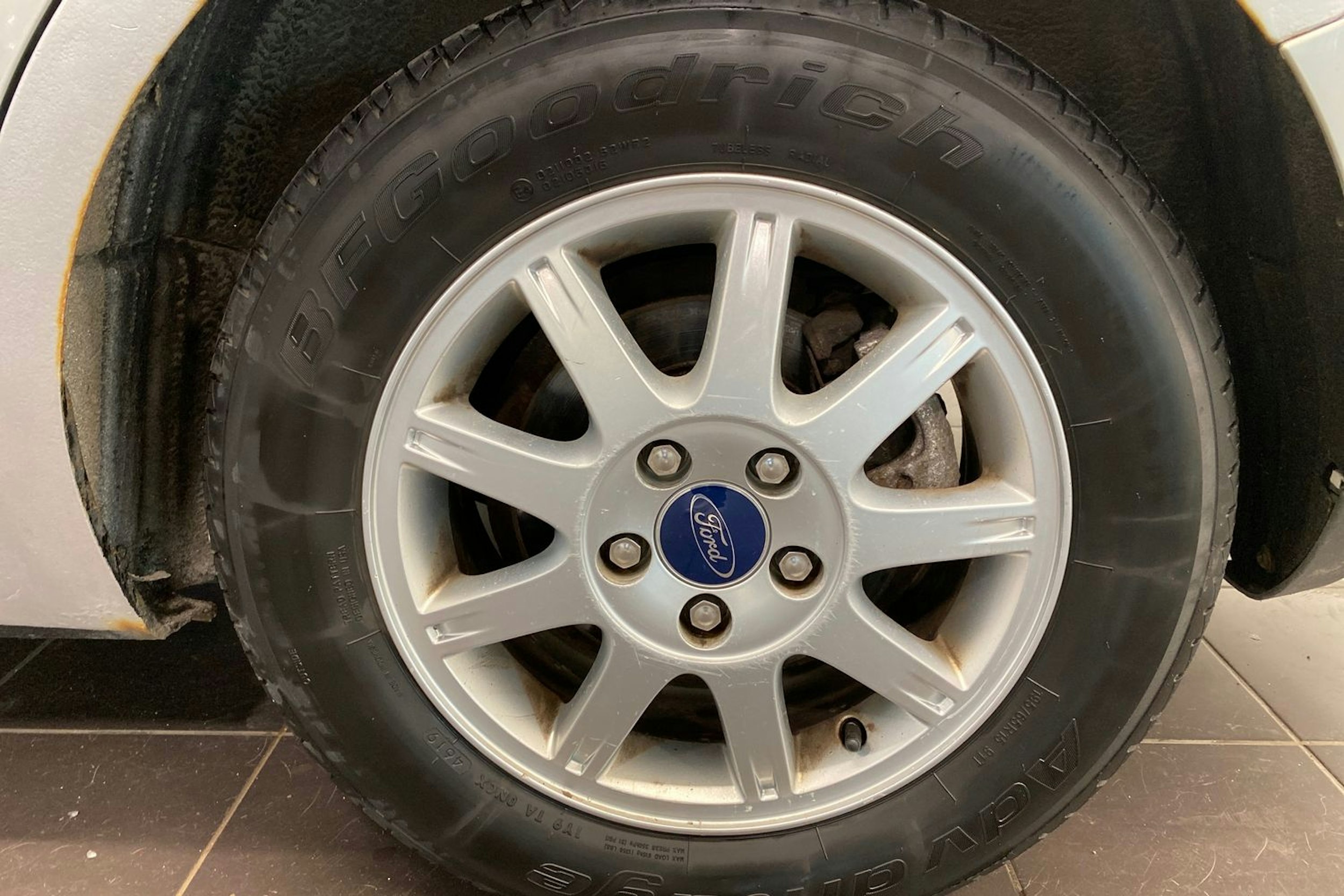 harmaa Ford Focus 2007 kuva 13.