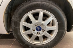 harmaa Ford Focus 2007 kuva 13.