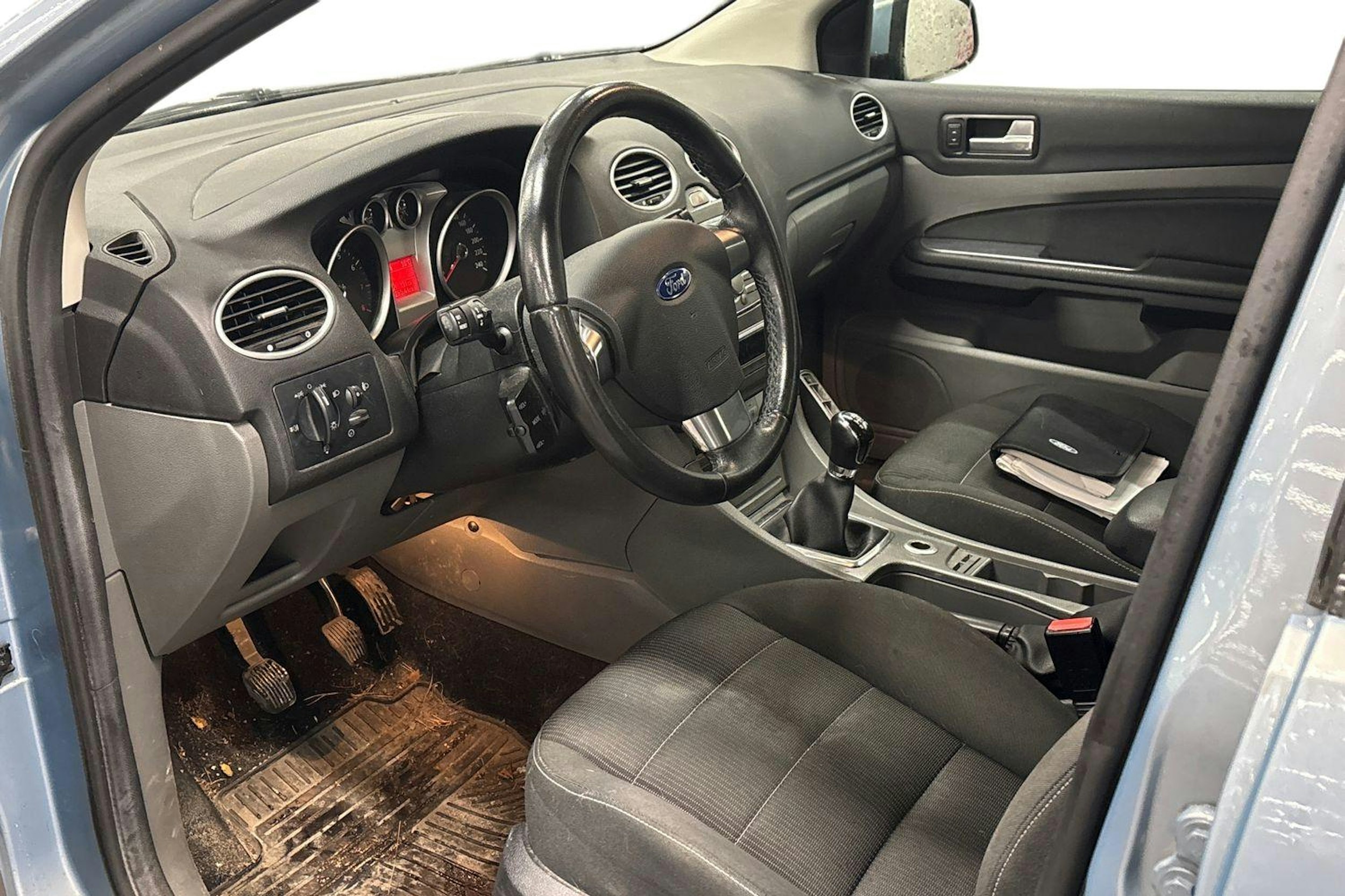 harmaa Ford Focus 2008 kuva 3.