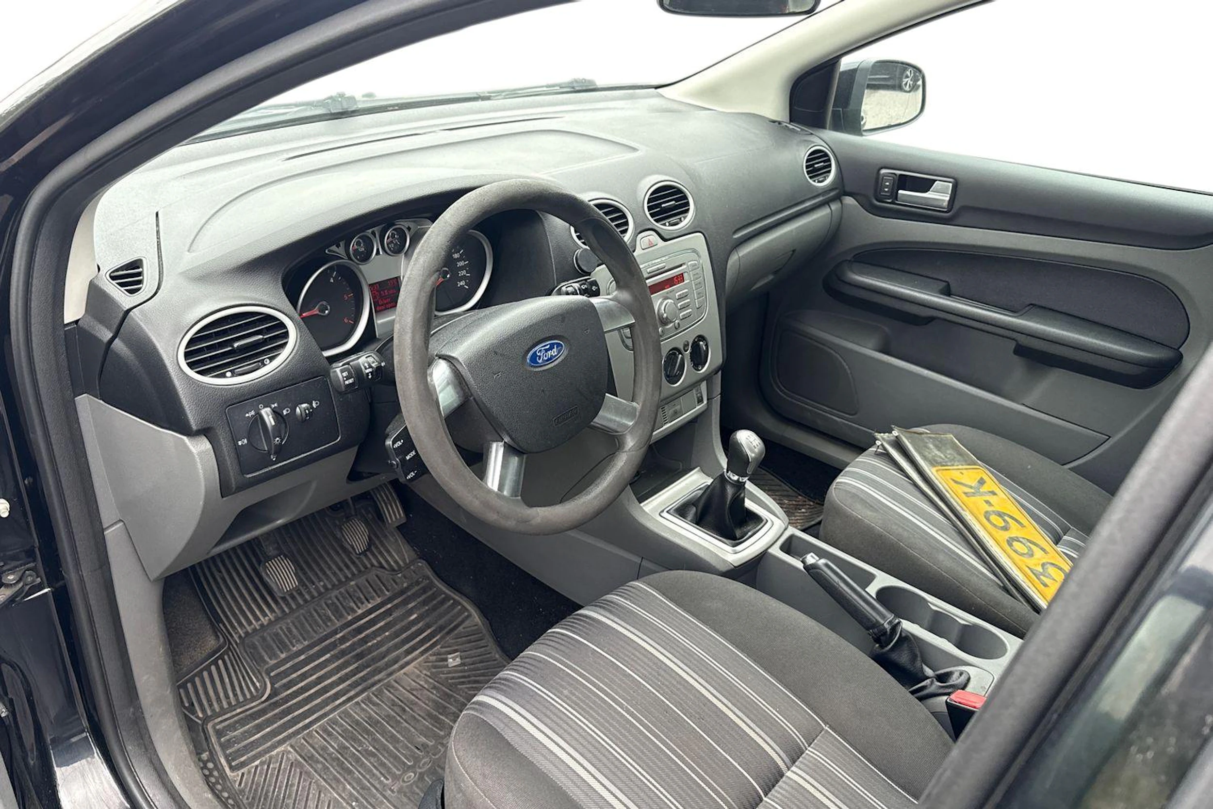 Musta Ford FOCUS 2008 kuva 6.