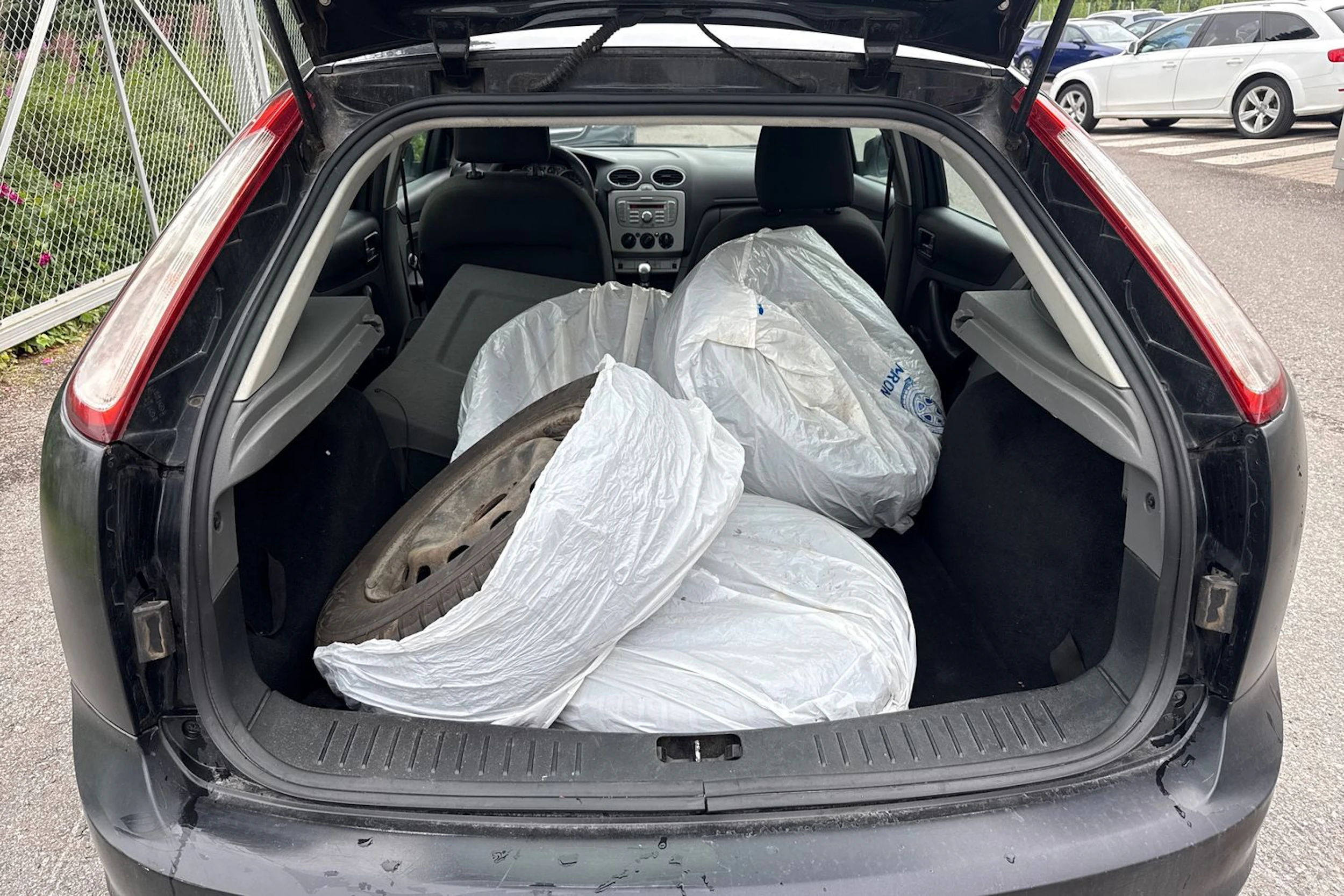 Musta Ford FOCUS 2008 kuva 11.