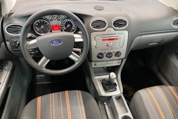 Punainen Ford FOCUS 2008 kuva 9.