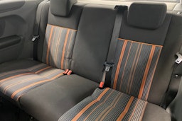 Punainen Ford FOCUS 2008 kuva 10.