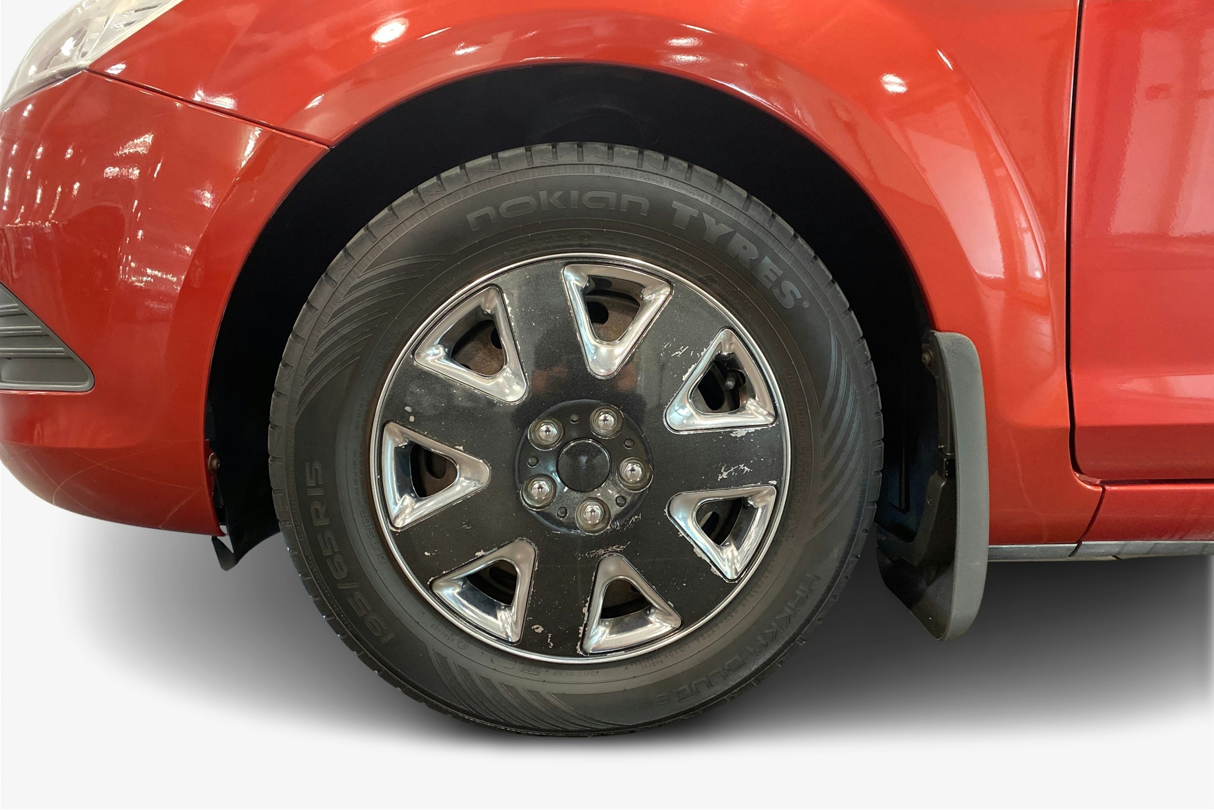 Punainen Ford FOCUS 2008 kuva 11.