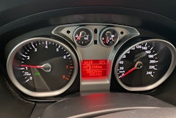 Punainen Ford FOCUS 2008 kuva 16.