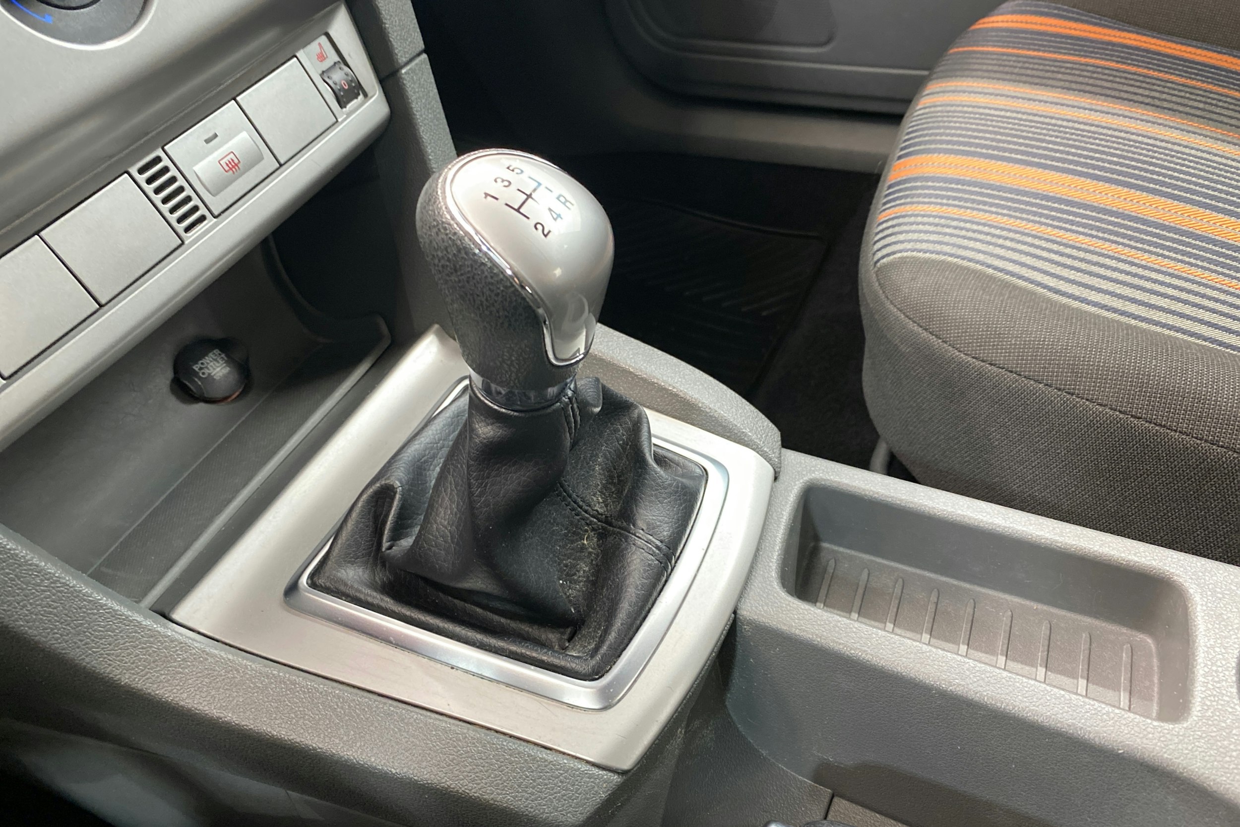 Punainen Ford FOCUS 2008 kuva 20.