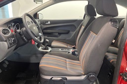 Punainen Ford FOCUS 2008 kuva 21.
