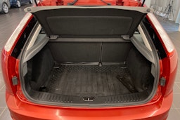 Punainen Ford FOCUS 2008 kuva 22.