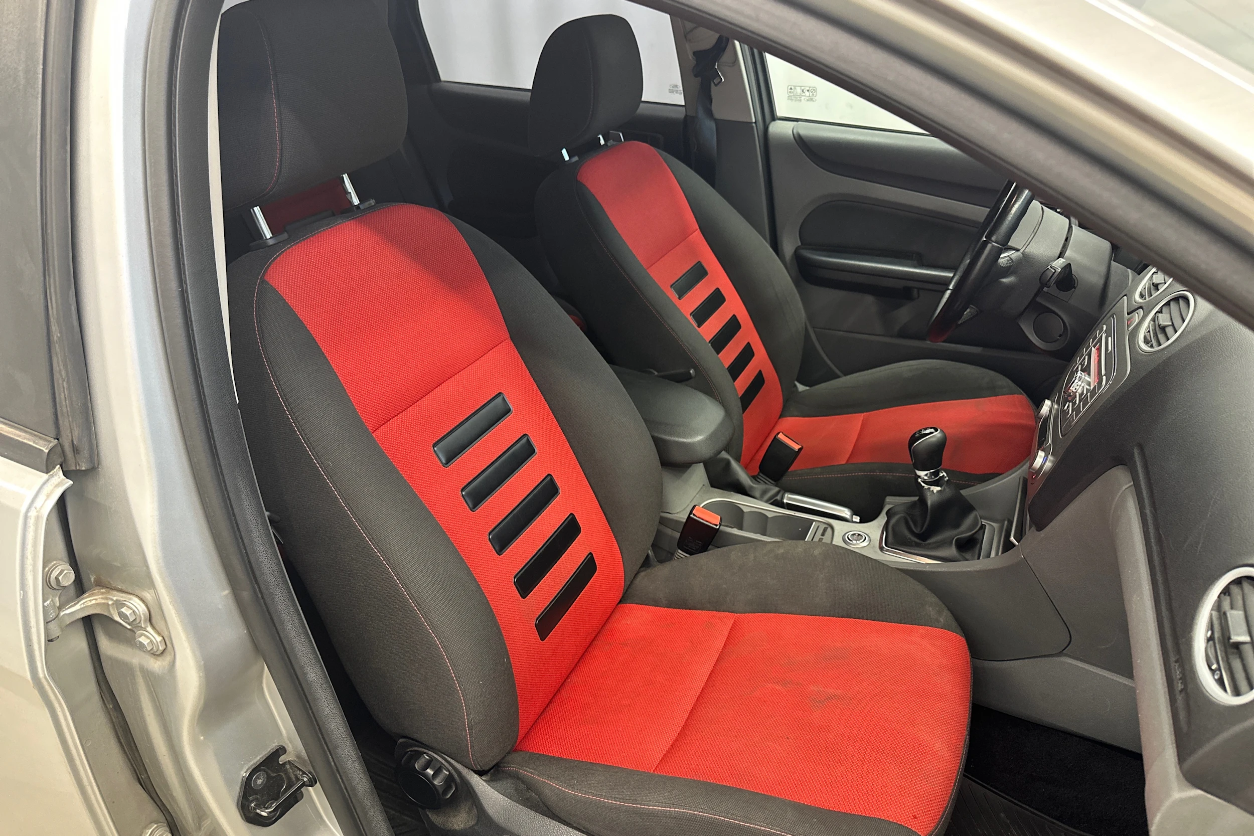 harmaa Ford Focus 2009 kuva 10.