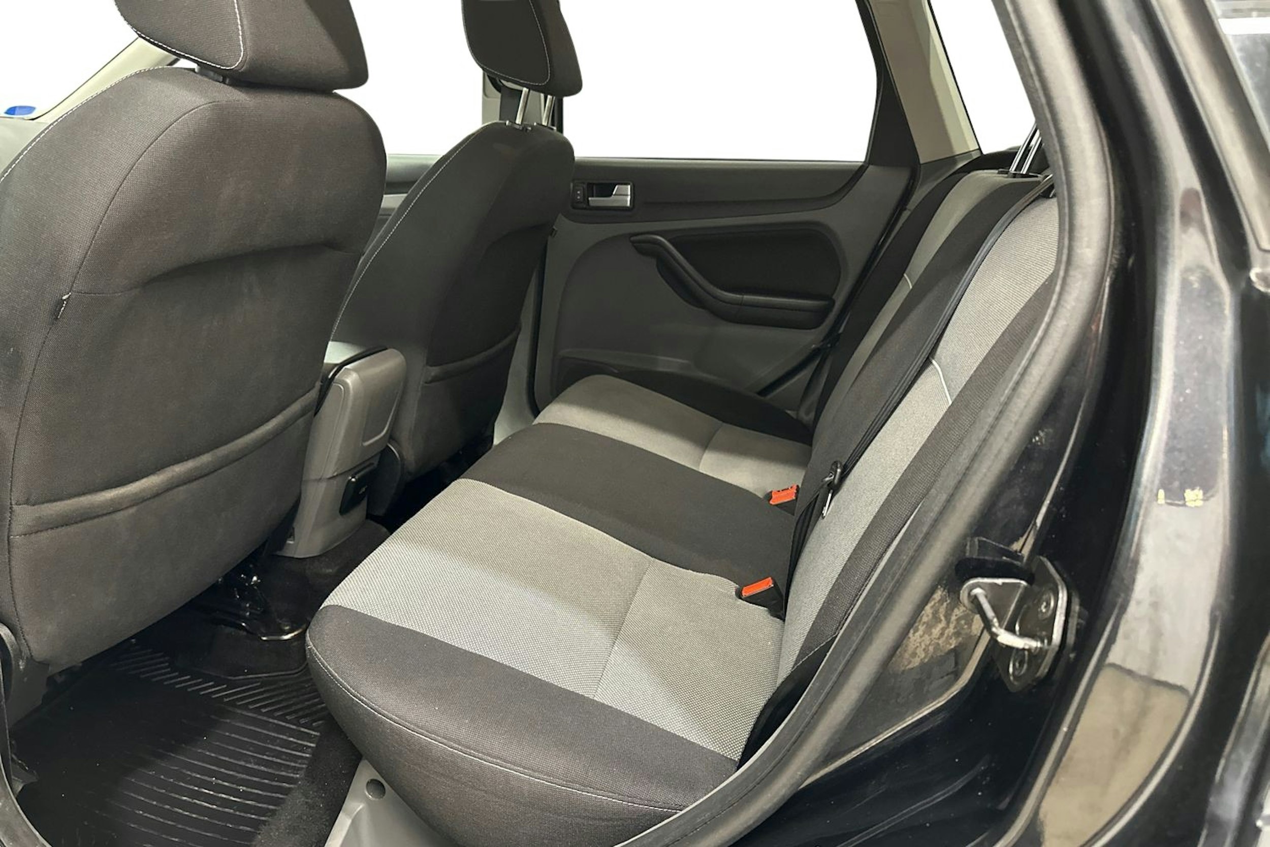 musta Ford Focus 2010 kuva 10.
