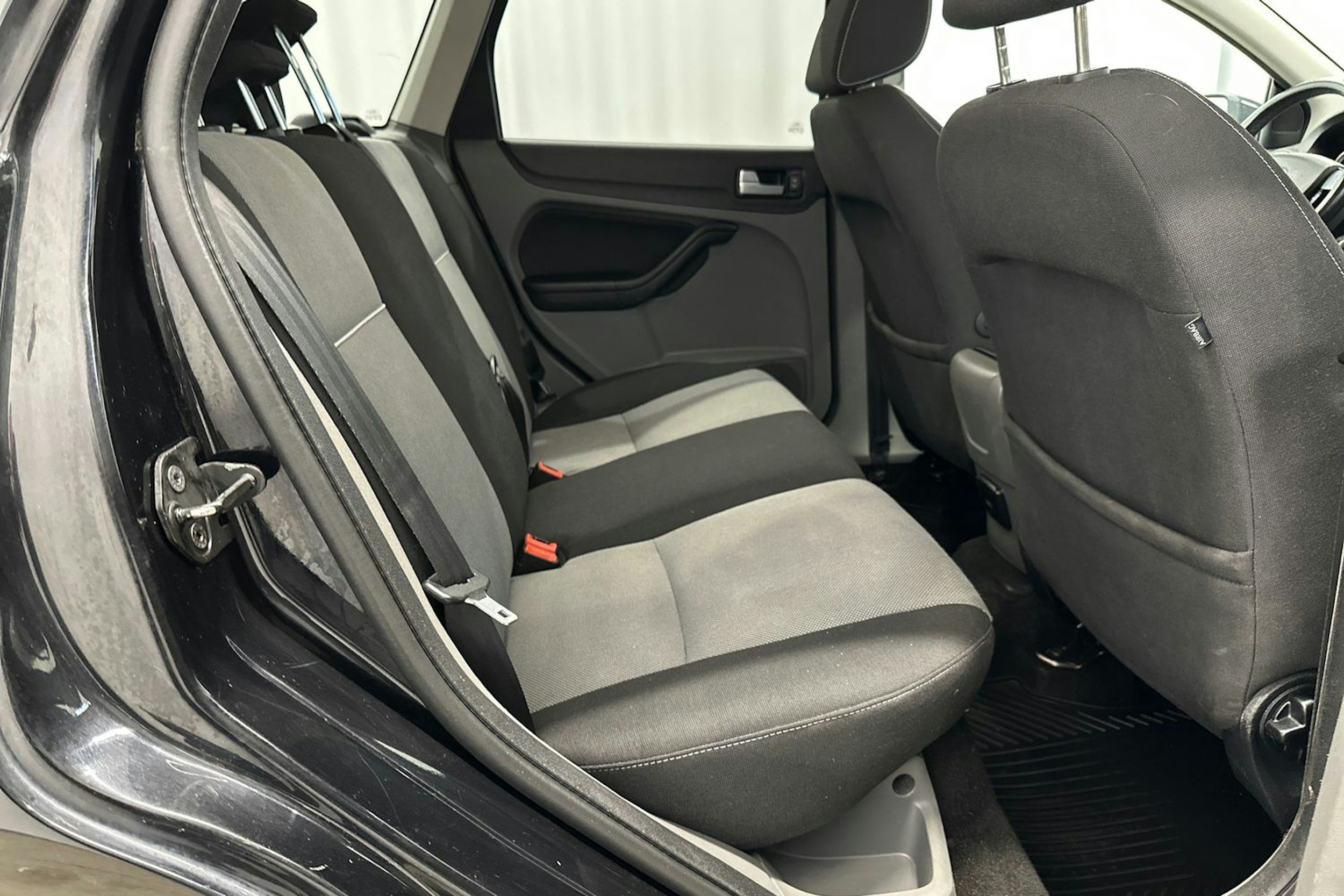 musta Ford Focus 2010 kuva 13.