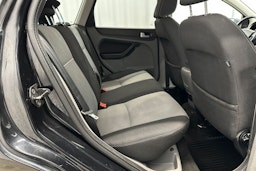 musta Ford Focus 2010 kuva 13.