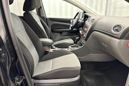 musta Ford Focus 2010 kuva 14.