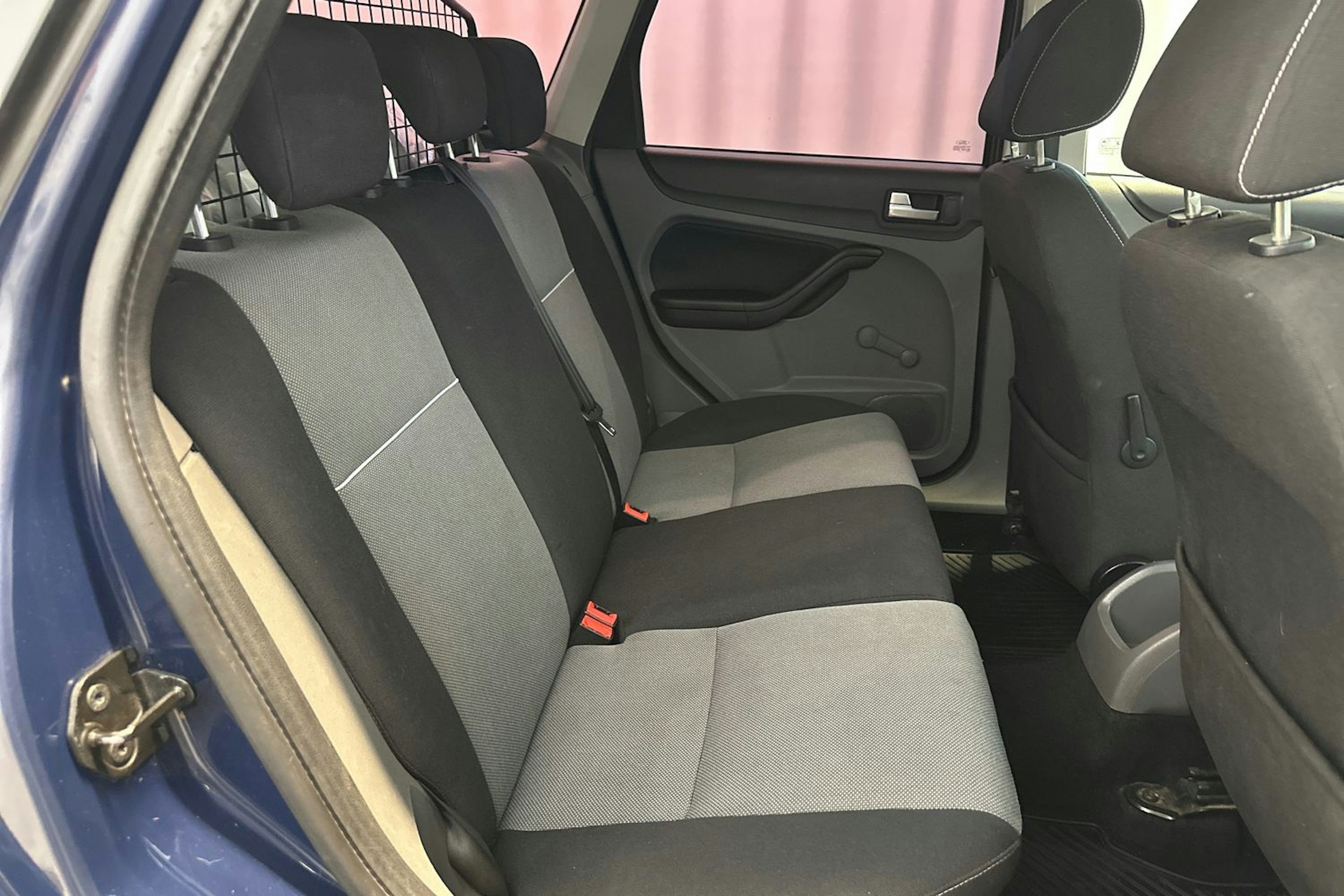sininen Ford Focus 2010 kuva 14.