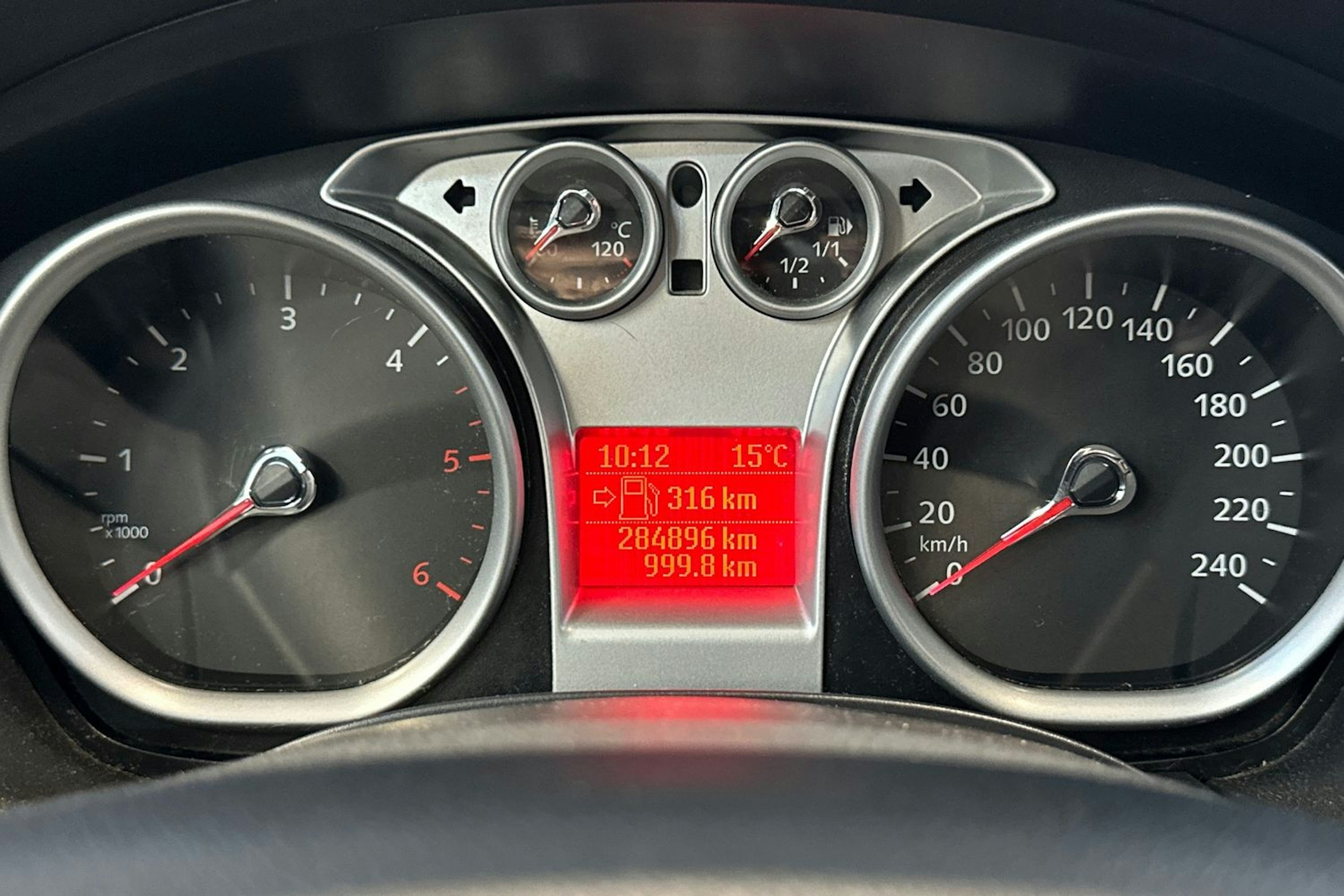 sininen Ford Focus 2010 kuva 21.