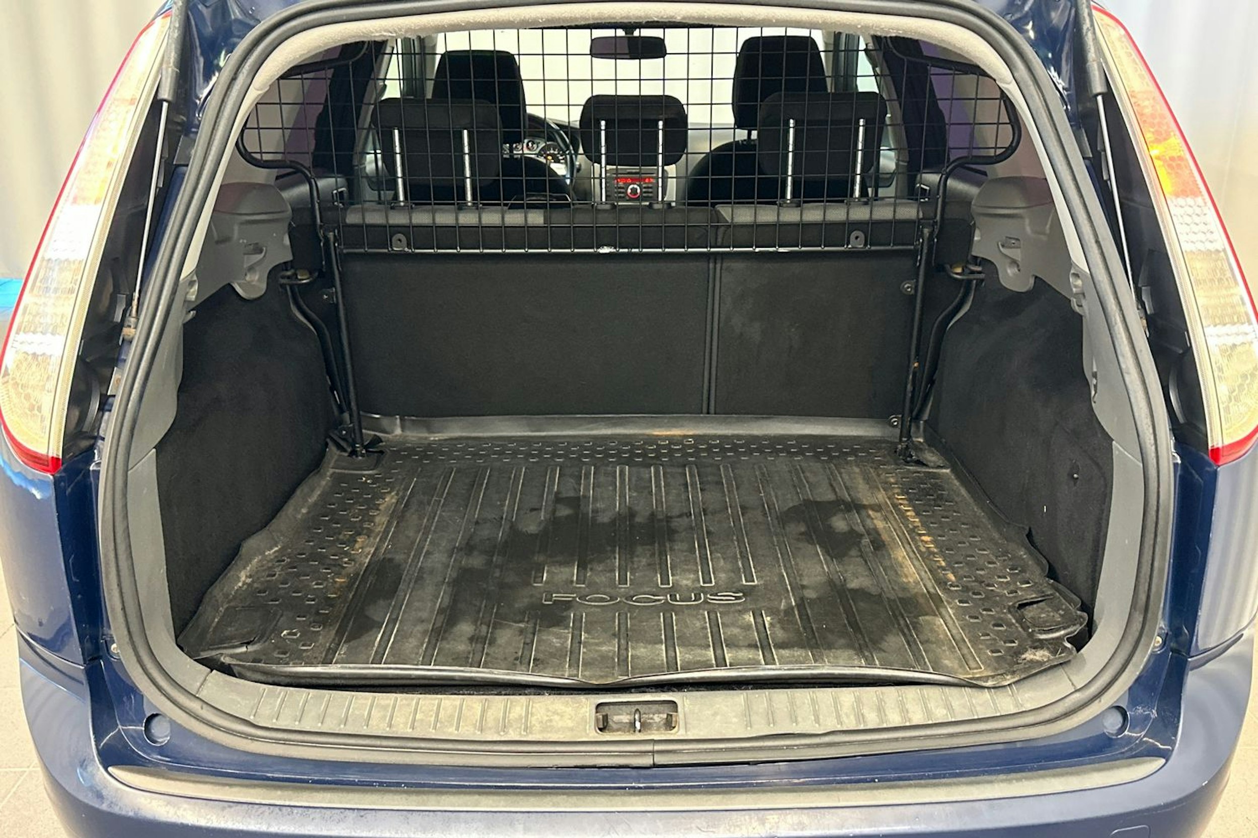 sininen Ford Focus 2010 kuva 25.