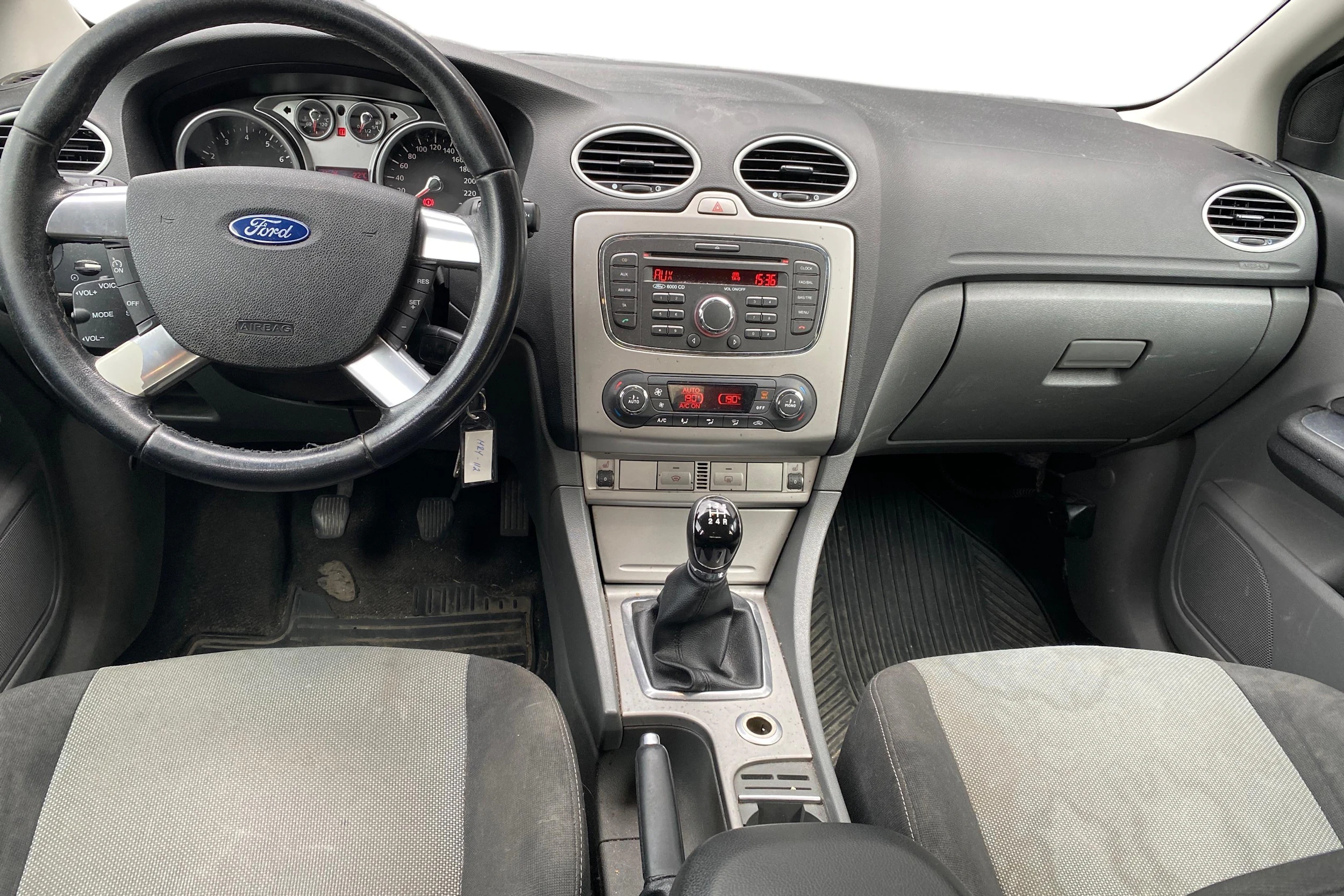 Harmaa Ford FOCUS 2010 kuva 7.
