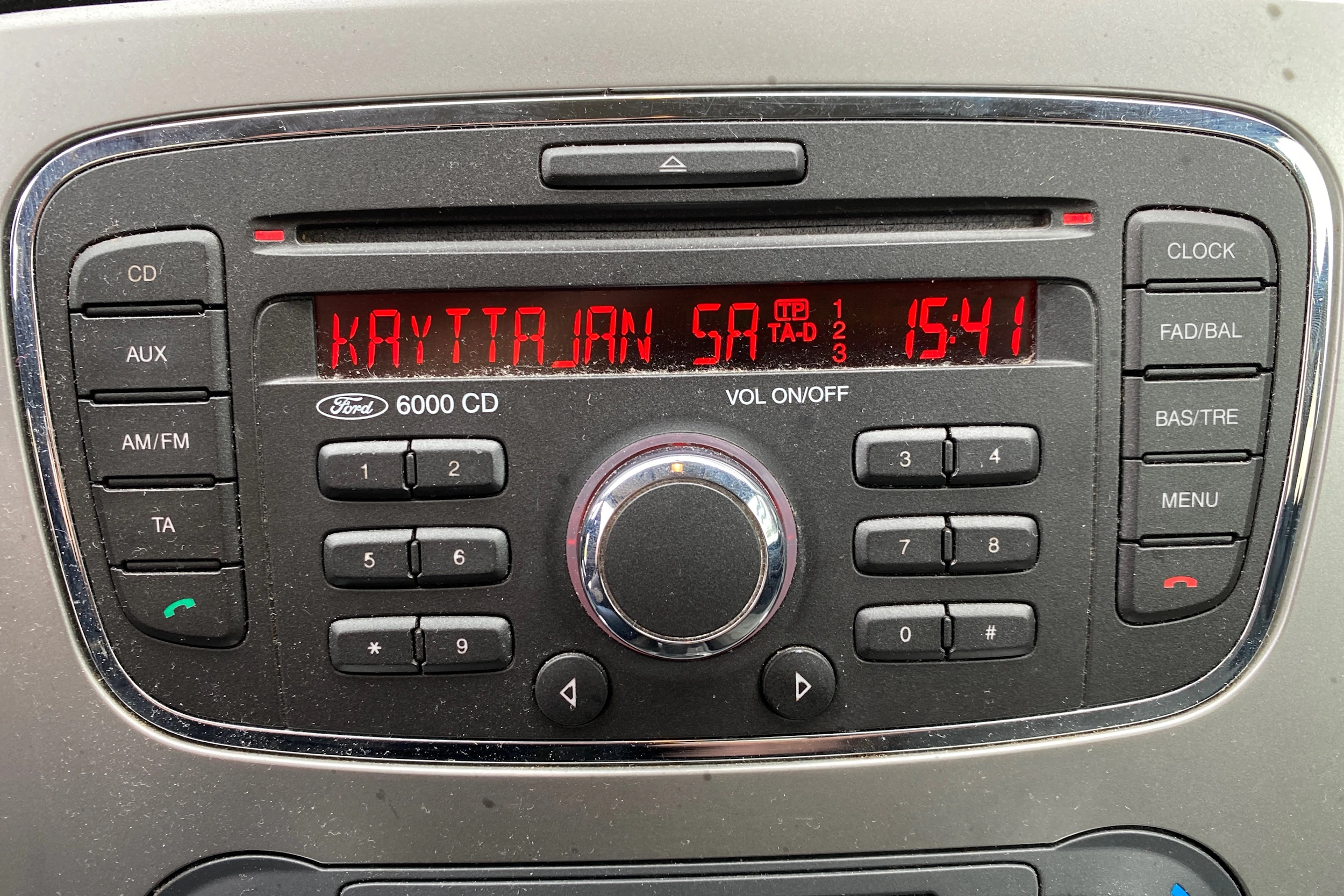 Harmaa Ford FOCUS 2010 kuva 19.