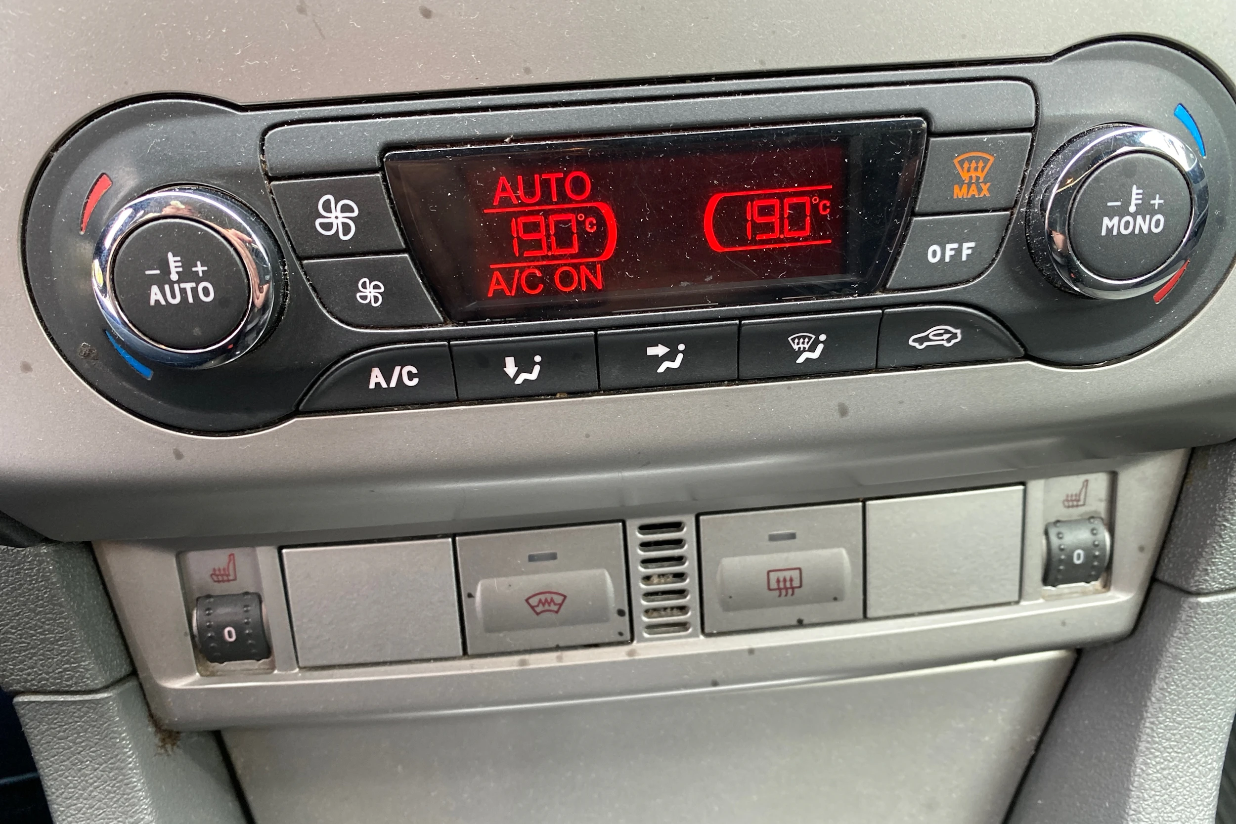 Harmaa Ford FOCUS 2010 kuva 20.