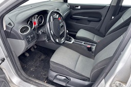 harmaa Ford Focus 2010 kuva 3.